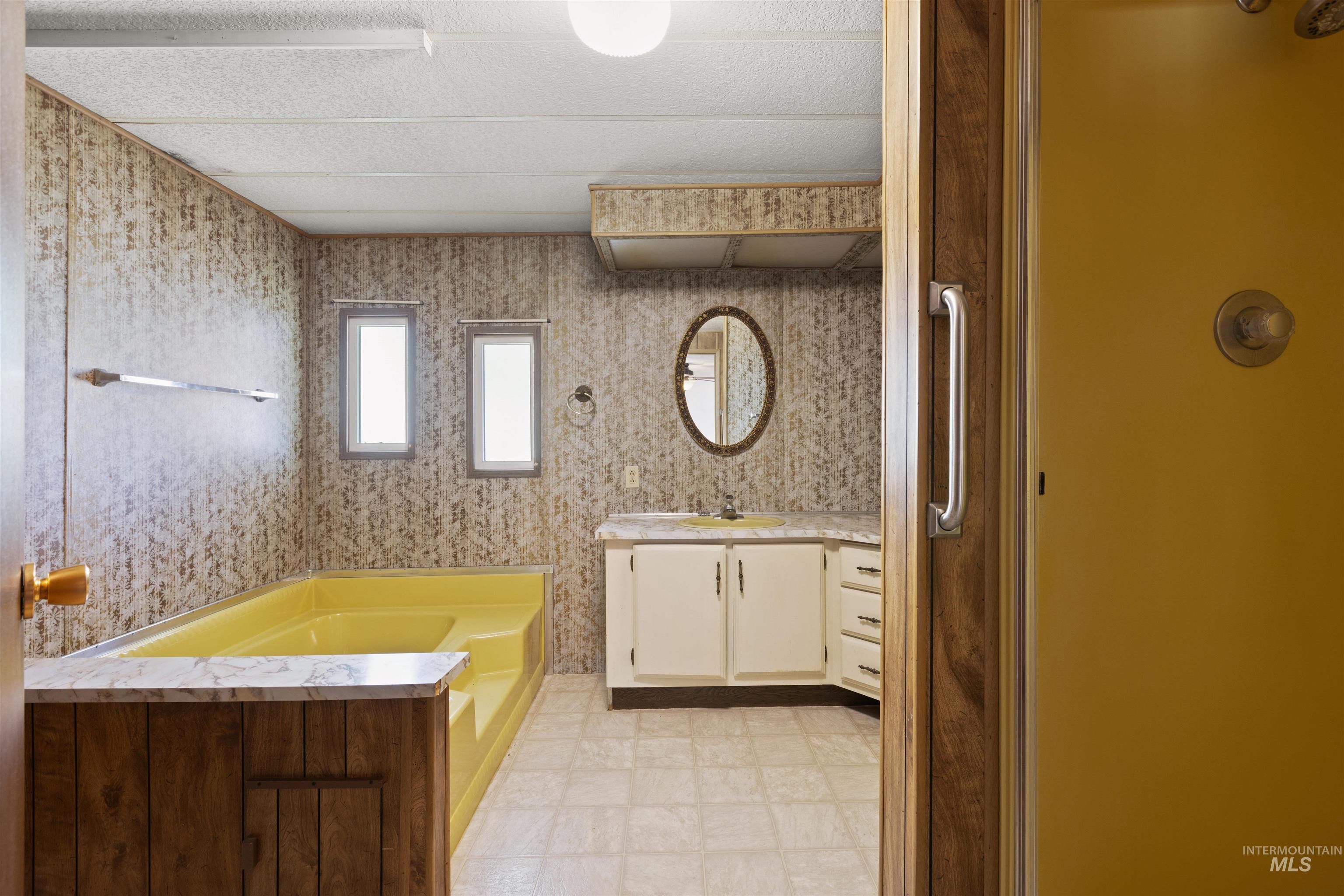 2205 E Linden St, Caldwell, Idaho 83605-5982, 3 Bedrooms, 2 Bathrooms, Residential For Sale, Price $110,000,MLS 98964073