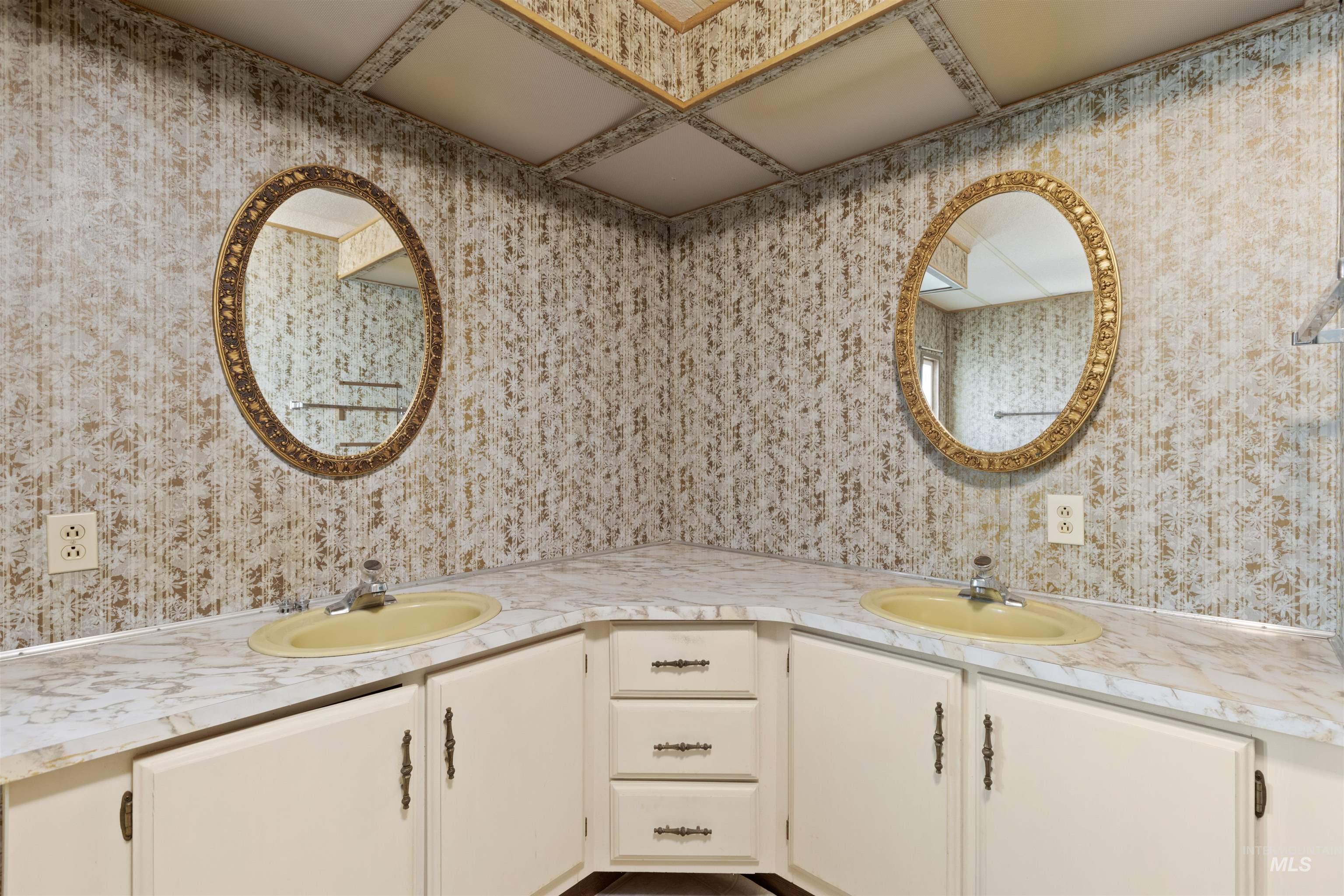 2205 E Linden St, Caldwell, Idaho 83605-5982, 3 Bedrooms, 2 Bathrooms, Residential For Sale, Price $110,000,MLS 98964073