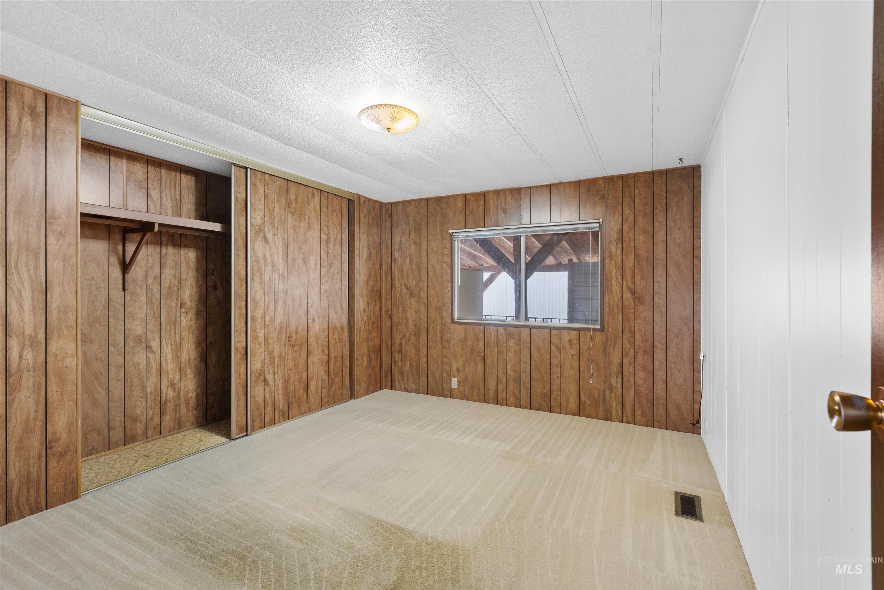 2205 E Linden St, Caldwell, Idaho 83605-5982, 3 Bedrooms, 2 Bathrooms, Residential For Sale, Price $110,000,MLS 98964073