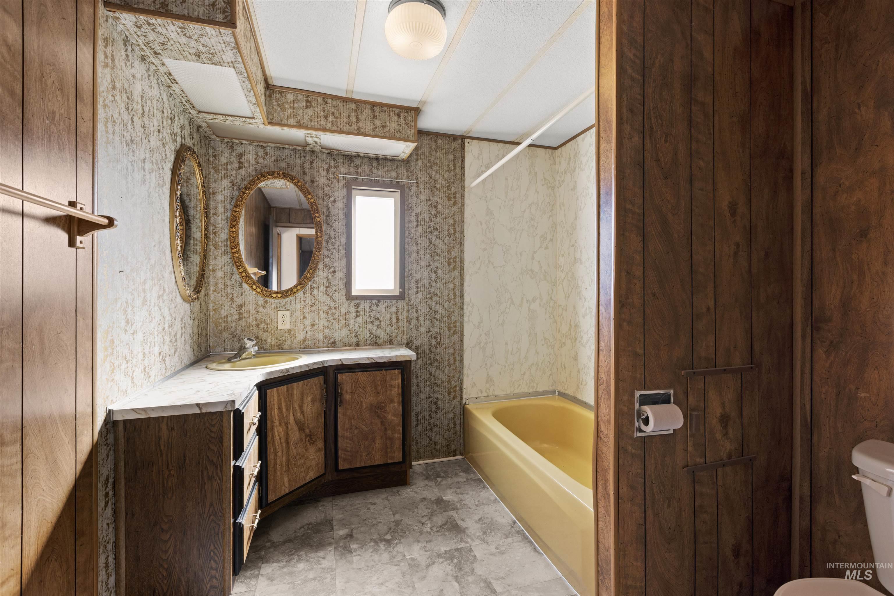 2205 E Linden St, Caldwell, Idaho 83605-5982, 3 Bedrooms, 2 Bathrooms, Residential For Sale, Price $110,000,MLS 98964073