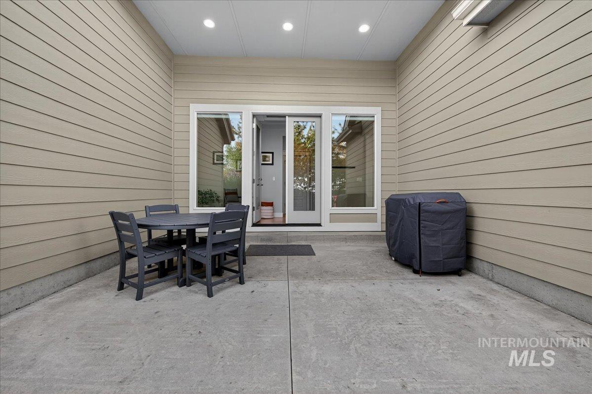 3949 W Hidden Springs, Boise, Idaho 83714, 3 Bedrooms, 2 Bathrooms, Residential For Sale, Price $675,000,MLS 98964148