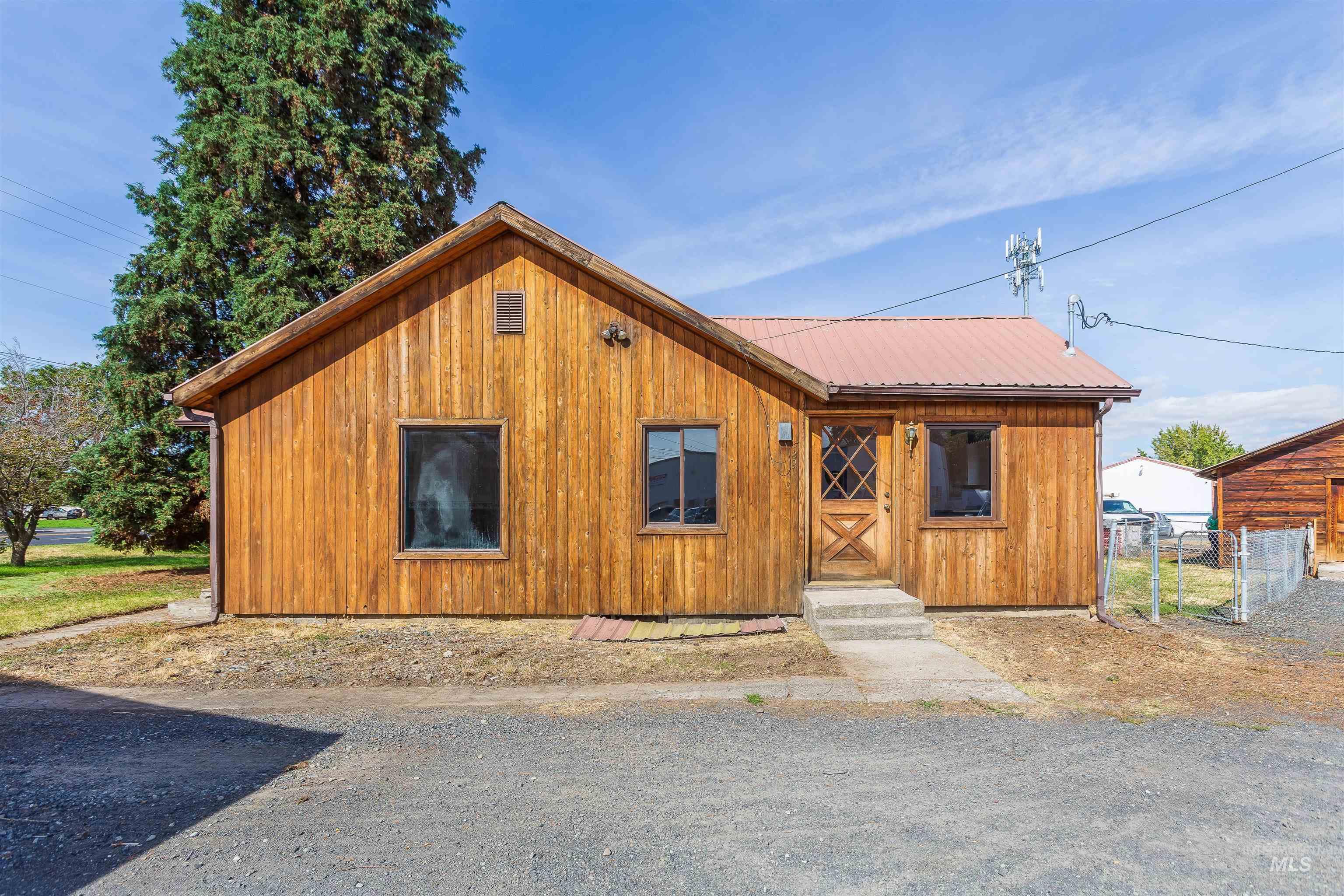 557-559 Thain Rd, Lewiston, Idaho 83501, 3 Bedrooms, Business/Commercial For Sale, Price $339,000,MLS 98964163