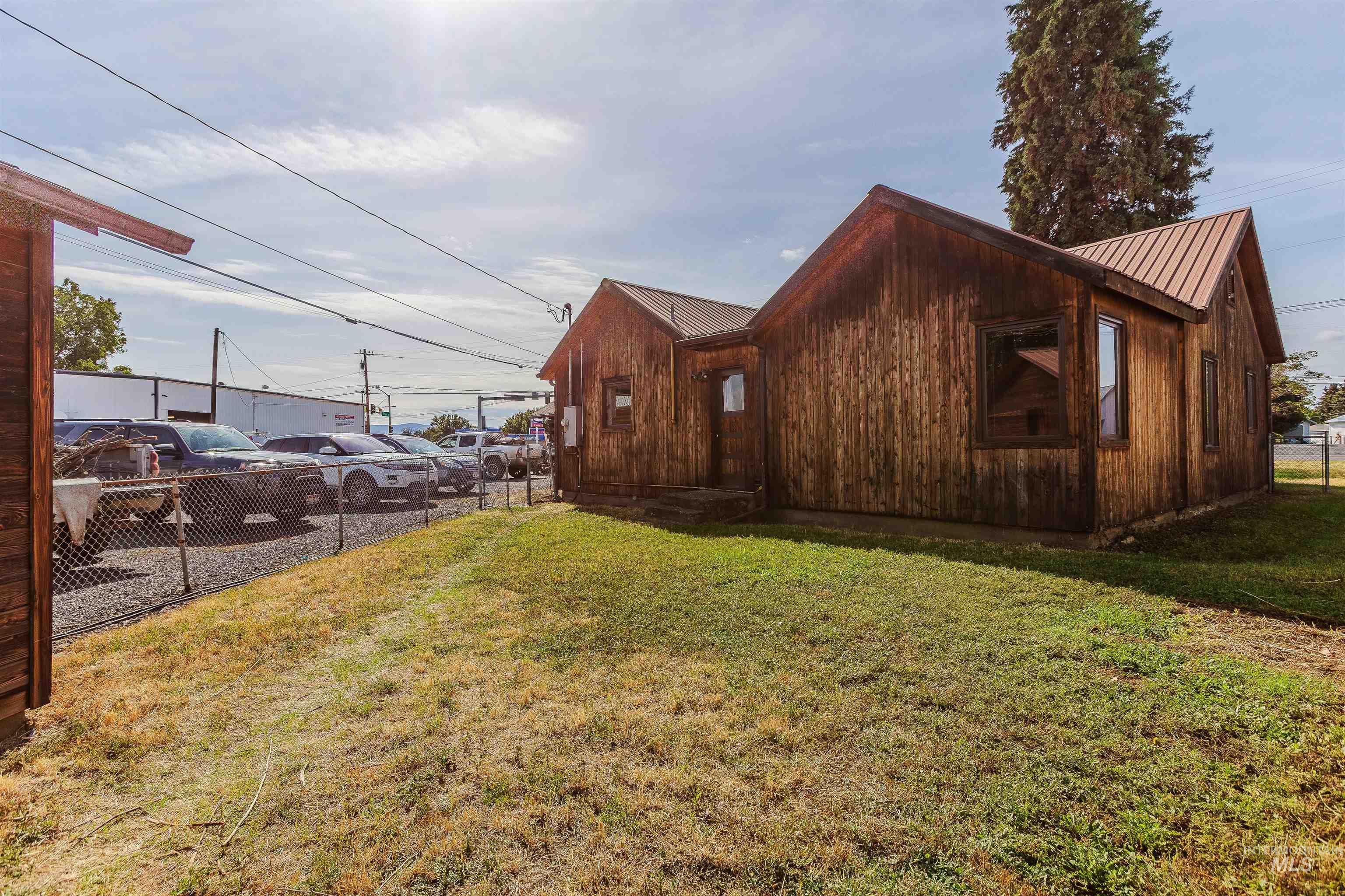 557-559 Thain Rd, Lewiston, Idaho 83501, 3 Bedrooms, Business/Commercial For Sale, Price $339,000,MLS 98964163