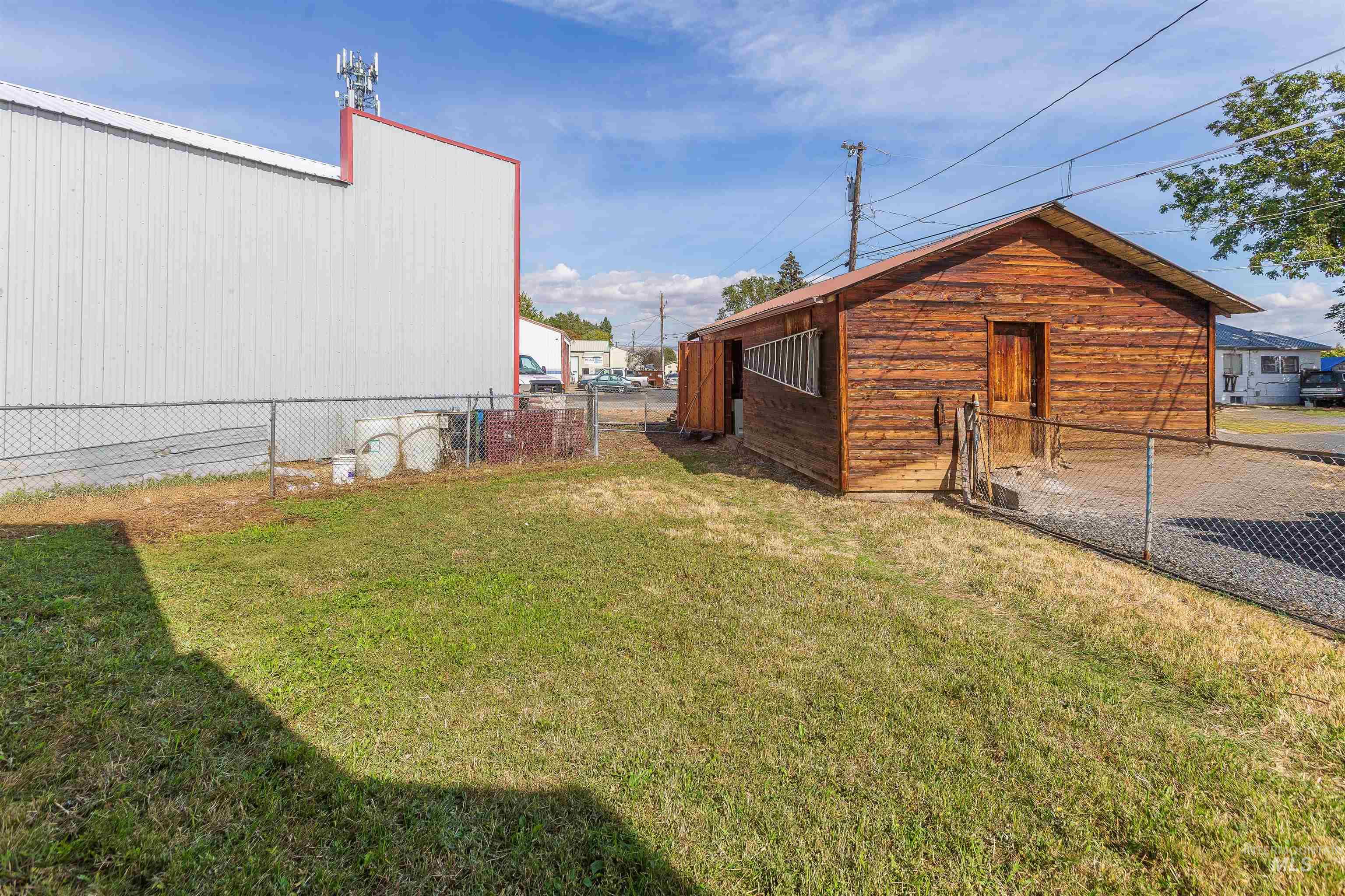 557-559 Thain Rd, Lewiston, Idaho 83501, 3 Bedrooms, Business/Commercial For Sale, Price $339,000,MLS 98964163