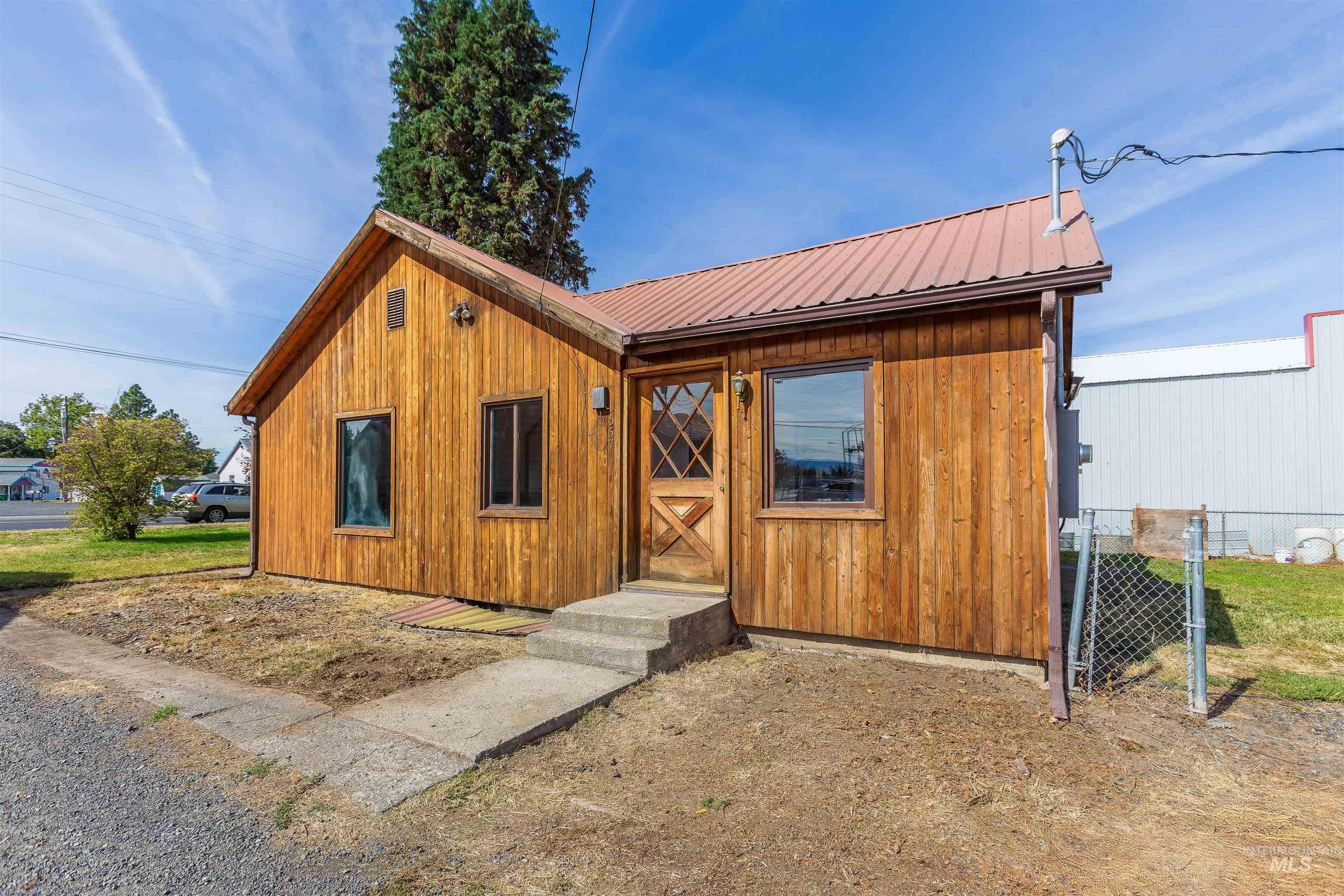 557-559 Thain Rd, Lewiston, Idaho 83501, 3 Bedrooms, Business/Commercial For Sale, Price $339,000,MLS 98964163