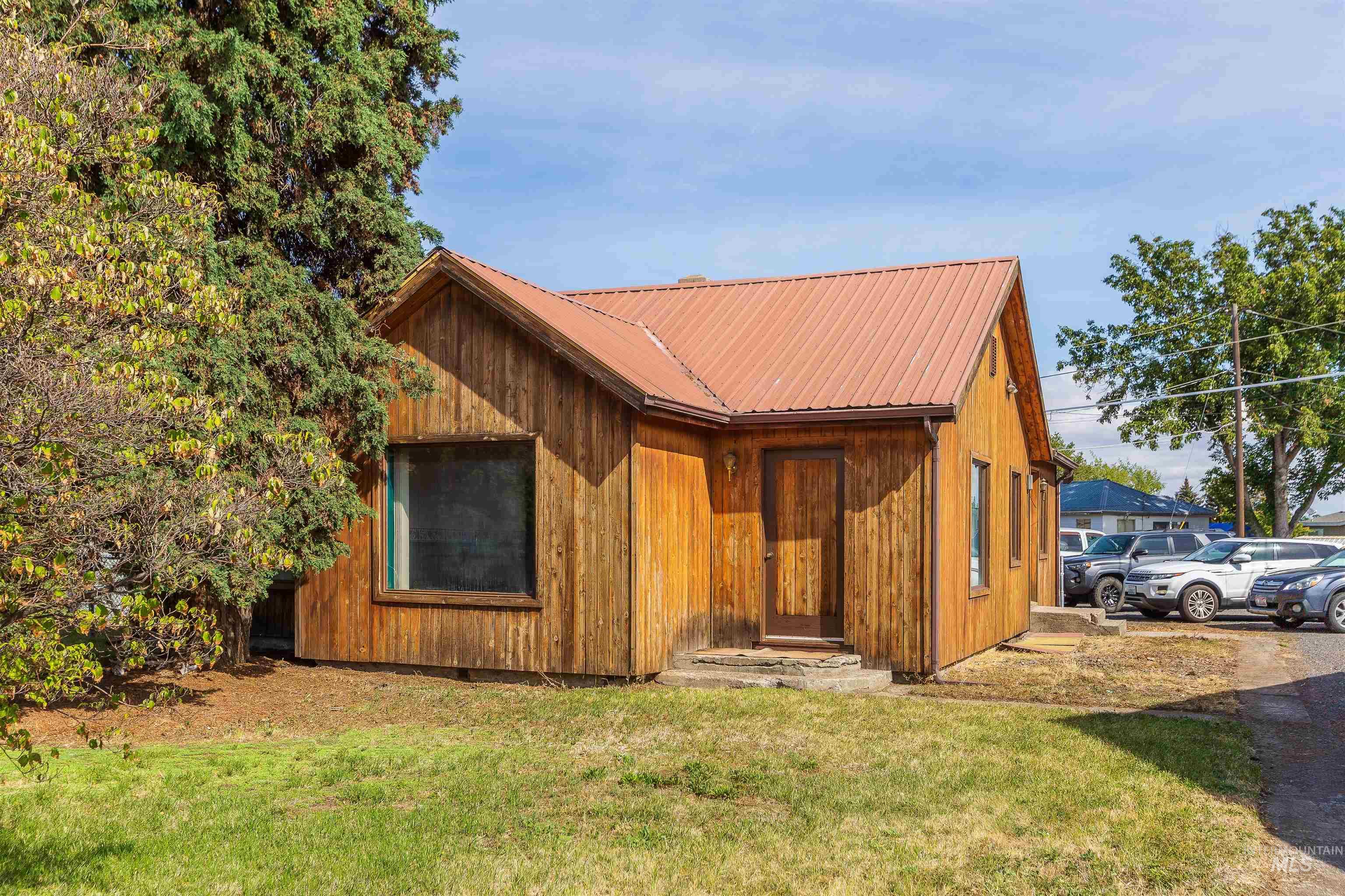 557-559 Thain Rd, Lewiston, Idaho 83501, 3 Bedrooms, Business/Commercial For Sale, Price $339,000,MLS 98964163