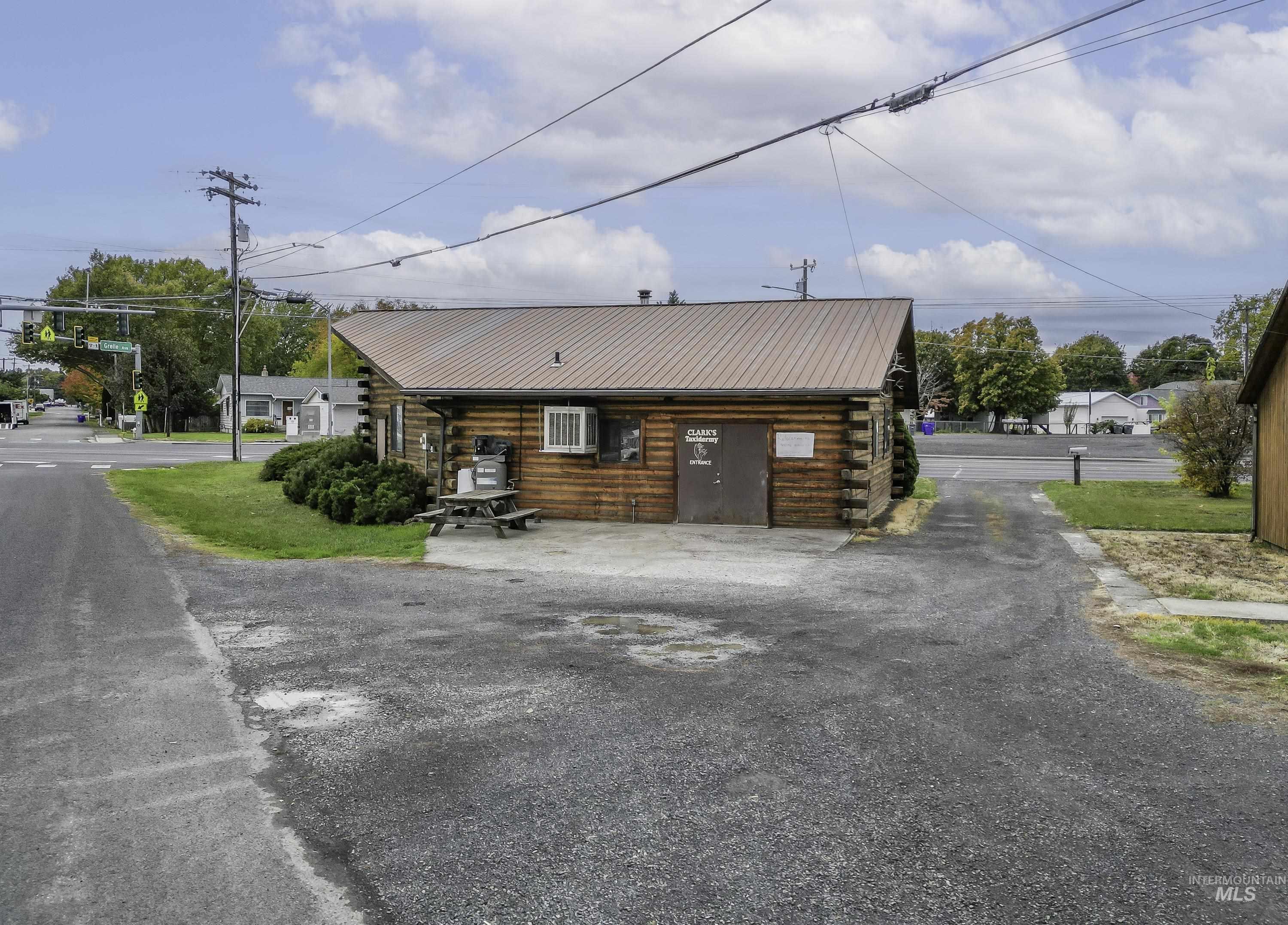 557-559 Thain Rd, Lewiston, Idaho 83501, 3 Bedrooms, Business/Commercial For Sale, Price $339,000,MLS 98964163