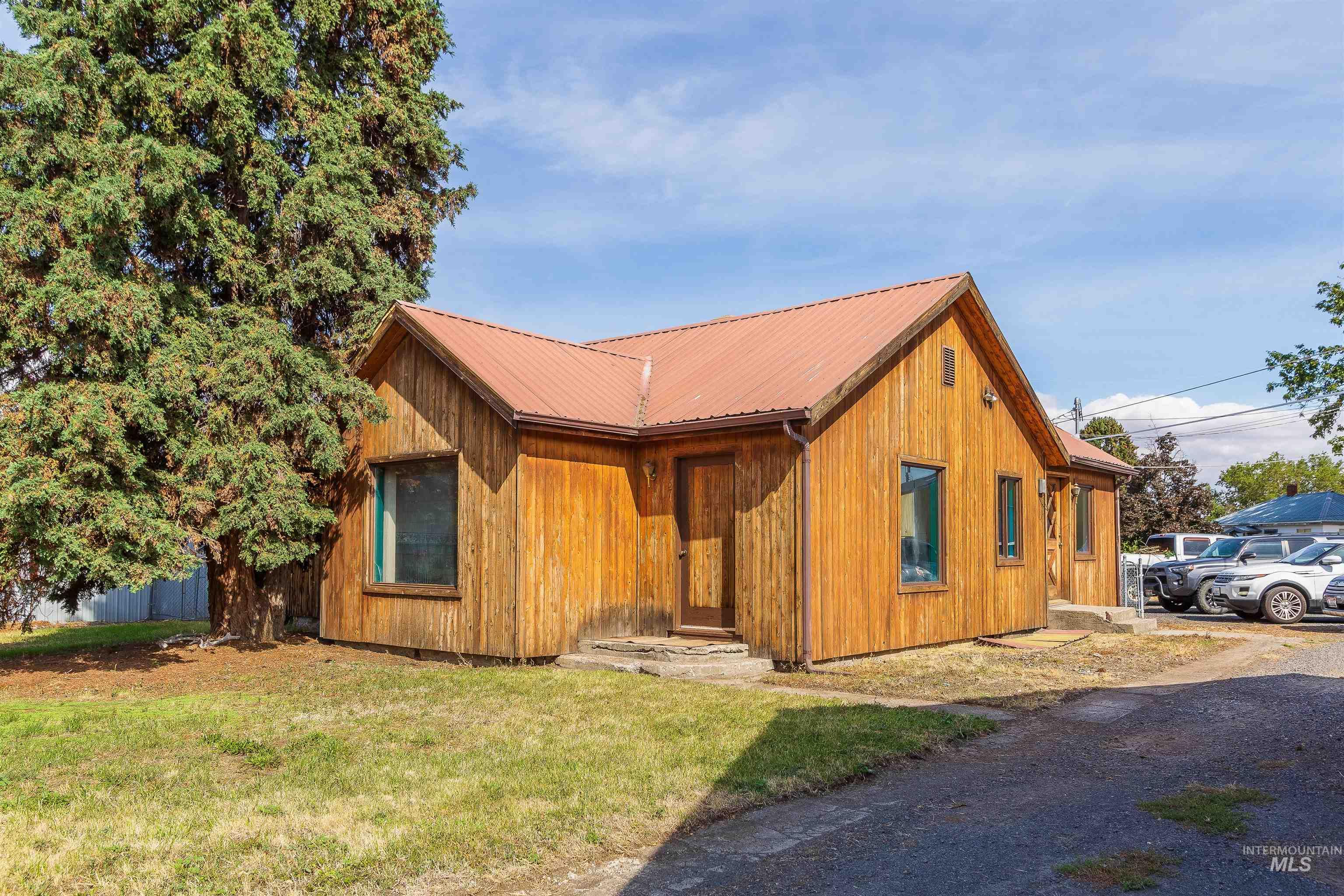 557-559 Thain Rd, Lewiston, Idaho 83501, 3 Bedrooms, Business/Commercial For Sale, Price $339,000,MLS 98964163