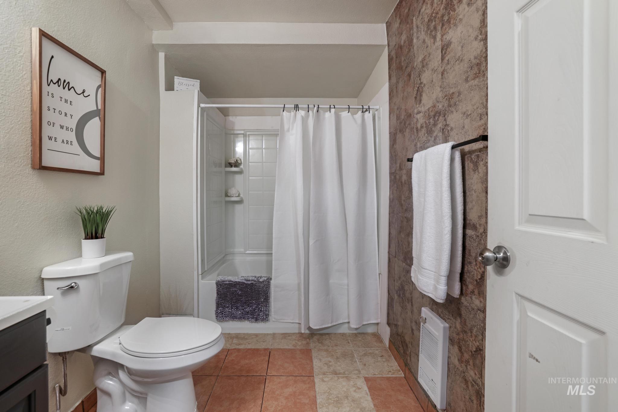 230 2nd Street, Hazelton, Idaho 83335, 4 Bedrooms, 1 Bathroom, Residential For Sale, Price $245,000,MLS 98964182