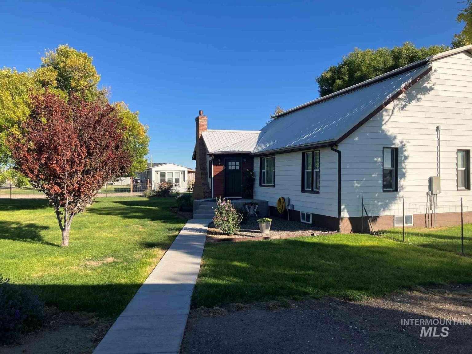 885 W 500 S, Heyburn, Idaho 83336, 3 Bedrooms, 2 Bathrooms, Residential For Sale, Price $469,000,MLS 98964187