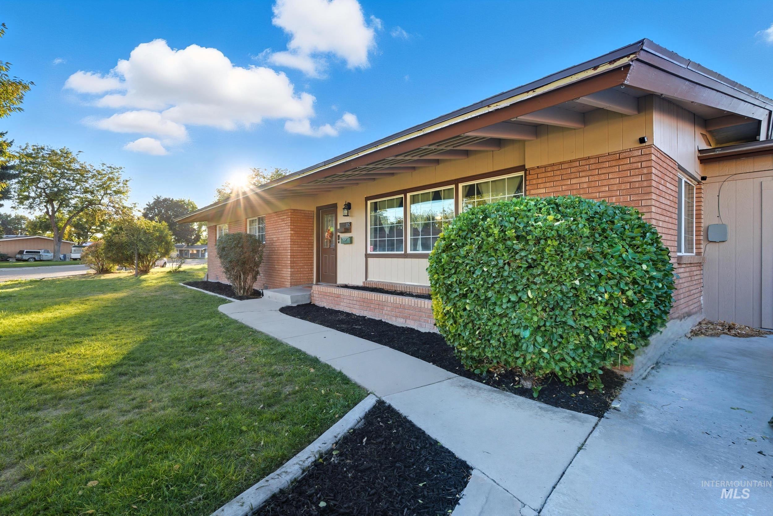 115 S Westwood Blvd, Nampa, Idaho 83686, 3 Bedrooms, 2 Bathrooms, Residential For Sale, Price $424,900,MLS 98964204