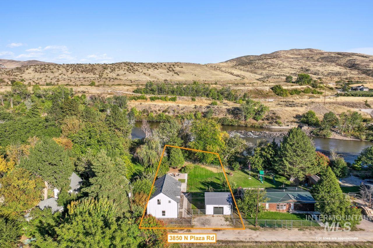 3850 N Plaza Road, Emmett, Idaho 83617, 3 Bedrooms, 2.5 Bathrooms, Residential For Sale, Price $750,000,MLS 98964221