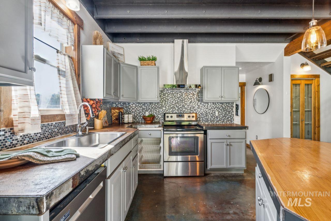 3850 N Plaza Road, Emmett, Idaho 83617, 3 Bedrooms, 2.5 Bathrooms, Residential For Sale, Price $750,000,MLS 98964221