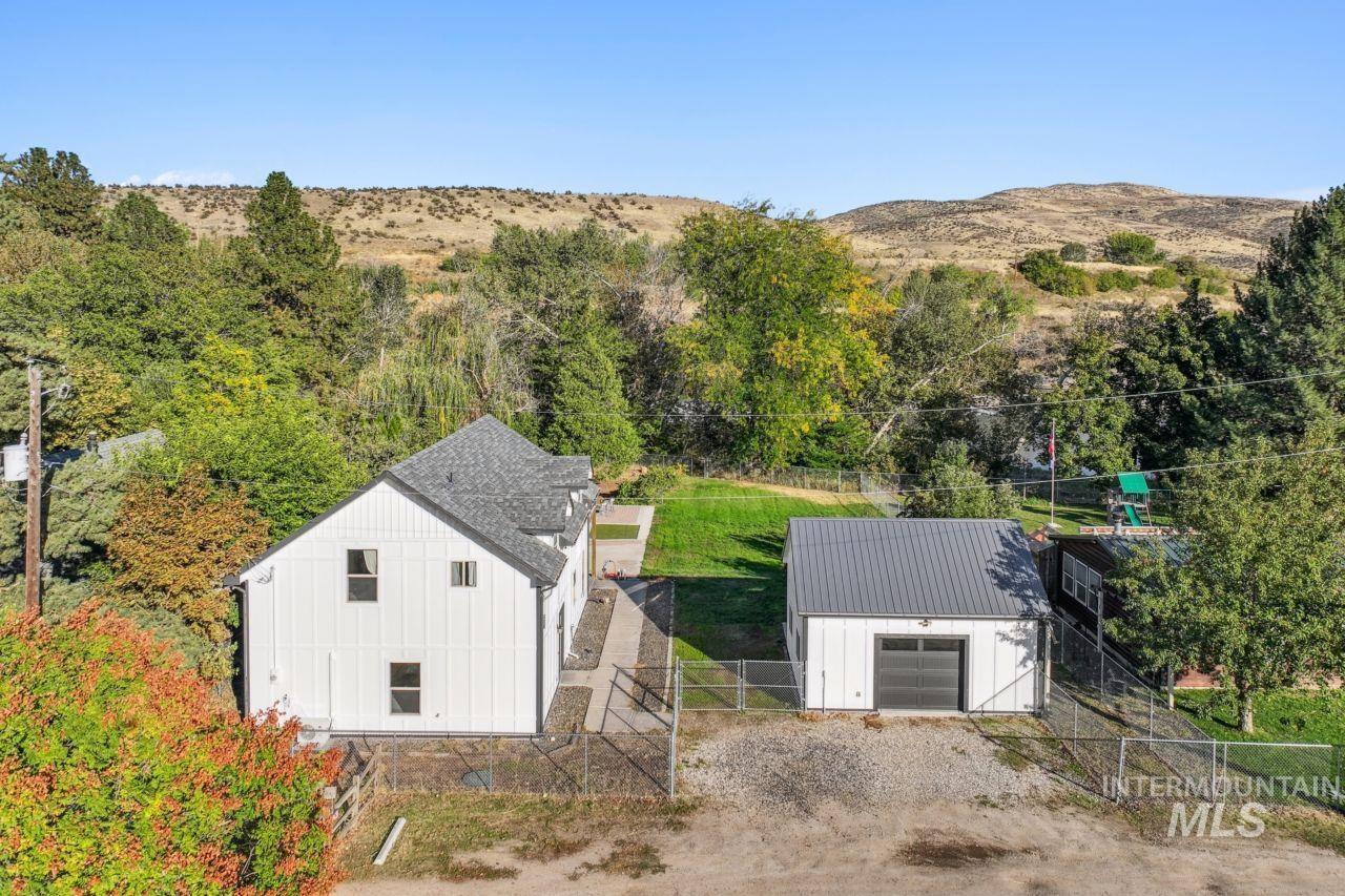 3850 N Plaza Road, Emmett, Idaho 83617, 3 Bedrooms, 2.5 Bathrooms, Residential For Sale, Price $750,000,MLS 98964221