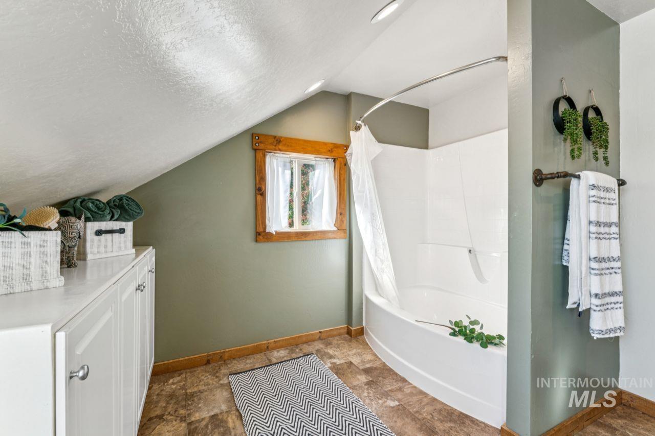 3850 N Plaza Road, Emmett, Idaho 83617, 3 Bedrooms, 2.5 Bathrooms, Residential For Sale, Price $750,000,MLS 98964221