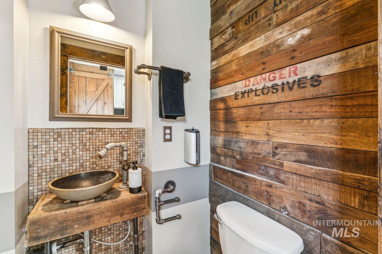 3850 N Plaza Road, Emmett, Idaho 83617, 3 Bedrooms, 2.5 Bathrooms, Residential For Sale, Price $750,000,MLS 98964221