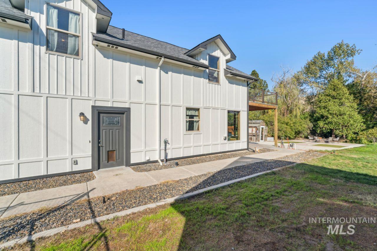 3850 N Plaza Road, Emmett, Idaho 83617, 3 Bedrooms, 2.5 Bathrooms, Residential For Sale, Price $750,000,MLS 98964221