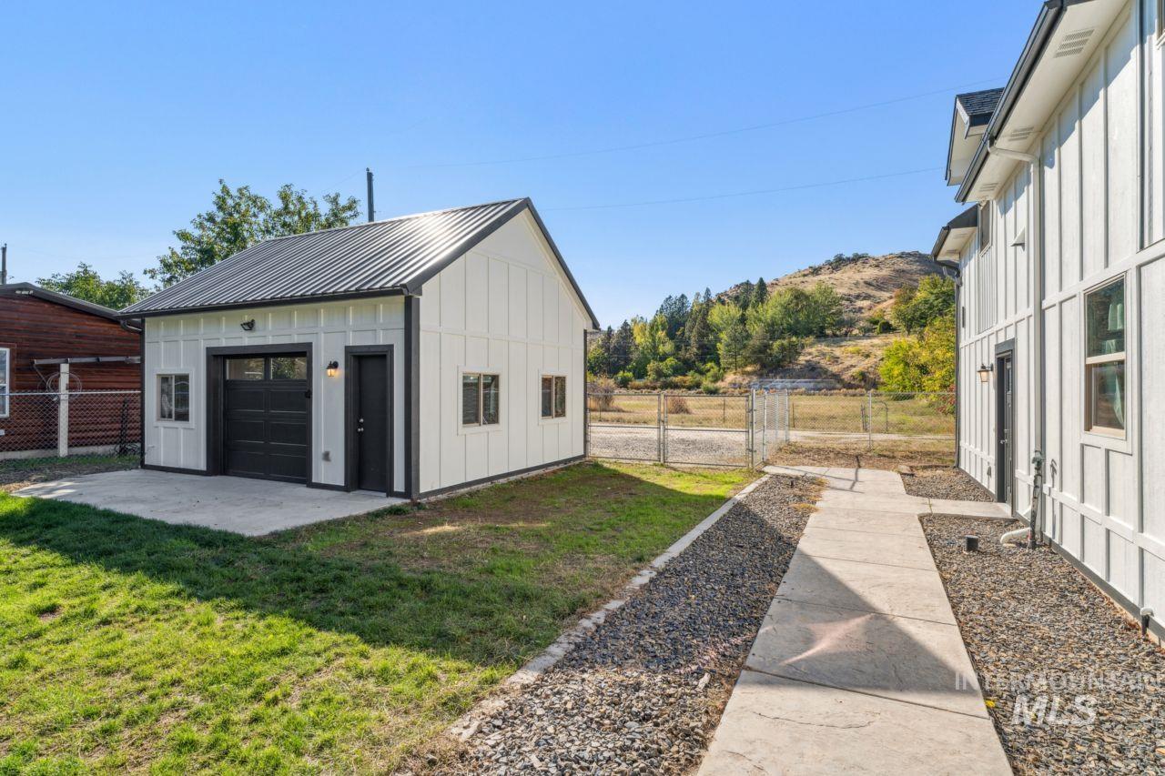 3850 N Plaza Road, Emmett, Idaho 83617, 3 Bedrooms, 2.5 Bathrooms, Residential For Sale, Price $750,000,MLS 98964221