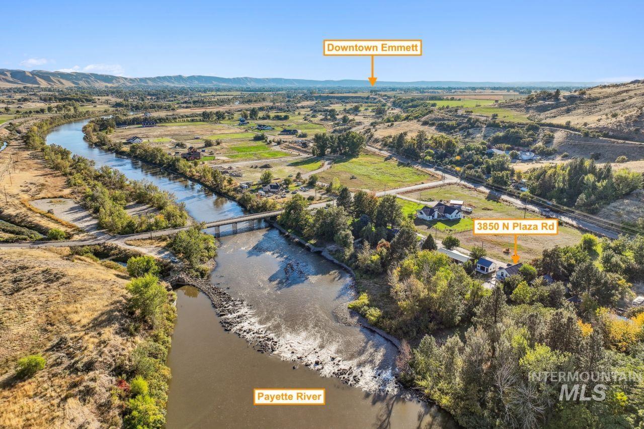 3850 N Plaza Road, Emmett, Idaho 83617, 3 Bedrooms, 2.5 Bathrooms, Residential For Sale, Price $750,000,MLS 98964221