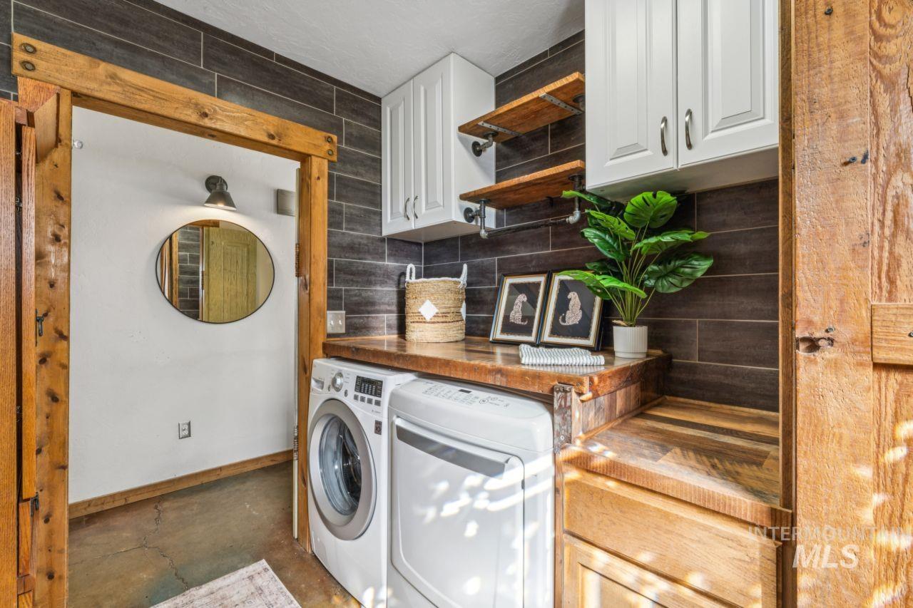 3850 N Plaza Road, Emmett, Idaho 83617, 3 Bedrooms, 2.5 Bathrooms, Residential For Sale, Price $750,000,MLS 98964221