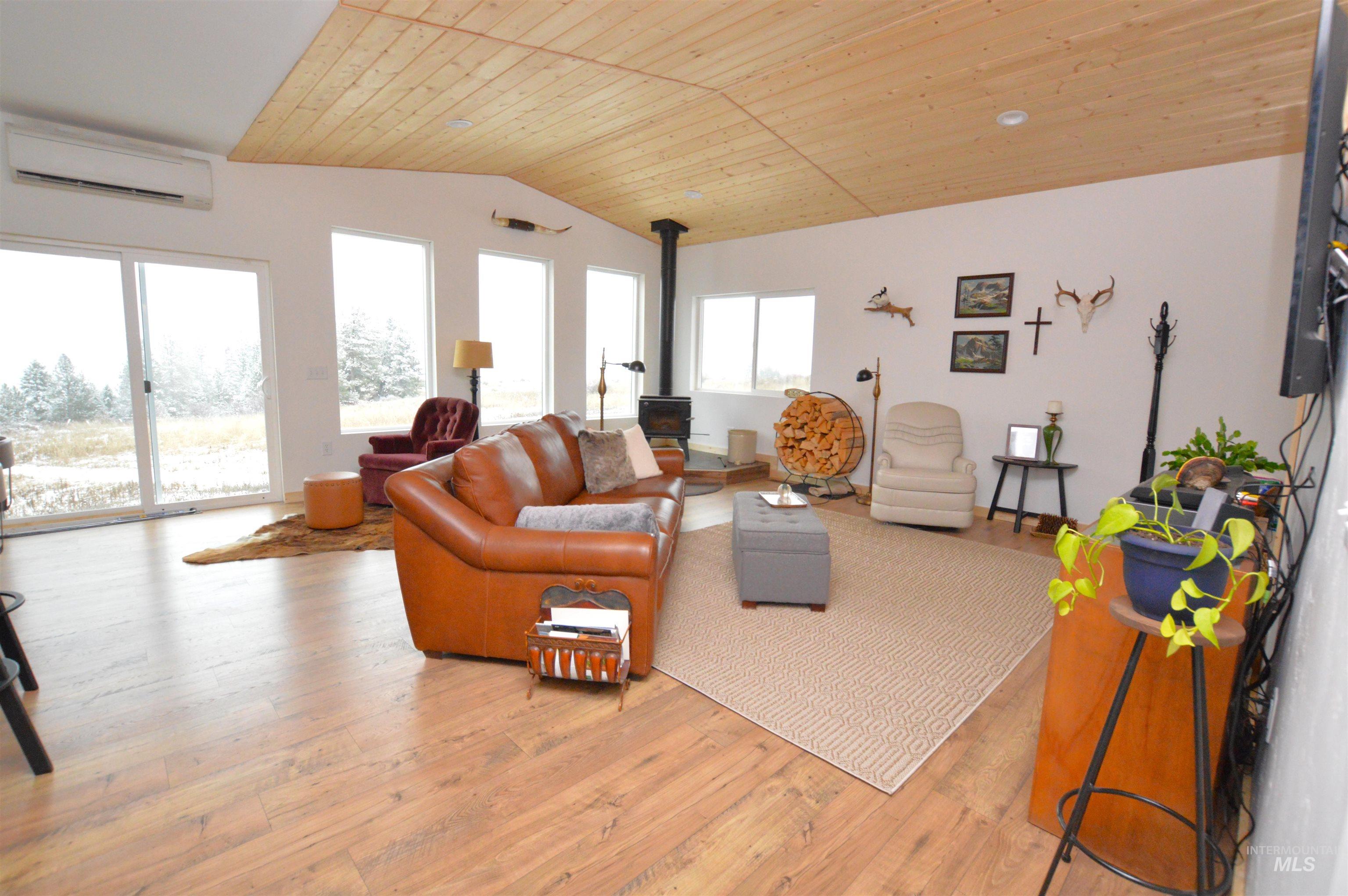 271 Mule Deer, Kamiah, Idaho 83536, 2 Bedrooms, 1 Bathroom, Residential For Sale, Price $579,000,MLS 98964229