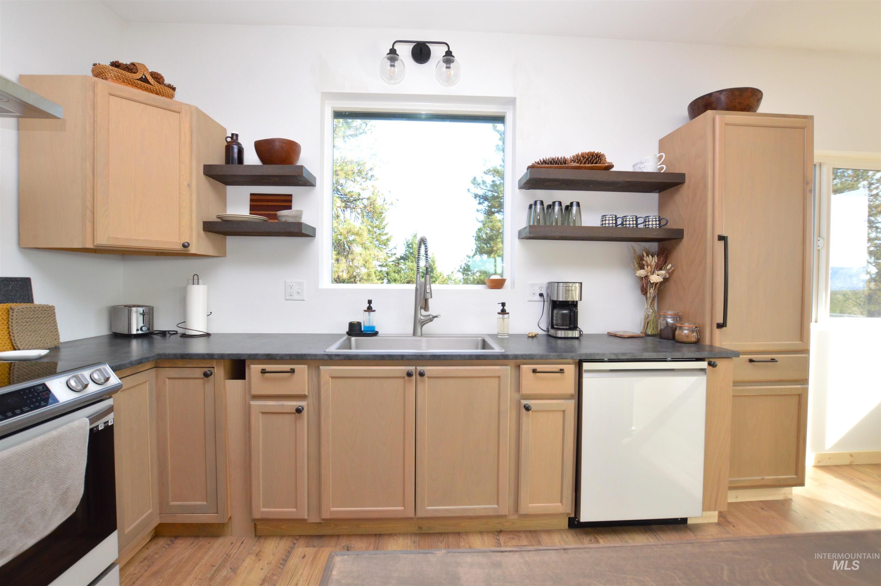 271 Mule Deer, Kamiah, Idaho 83536, 2 Bedrooms, 1 Bathroom, Residential For Sale, Price $579,000,MLS 98964229