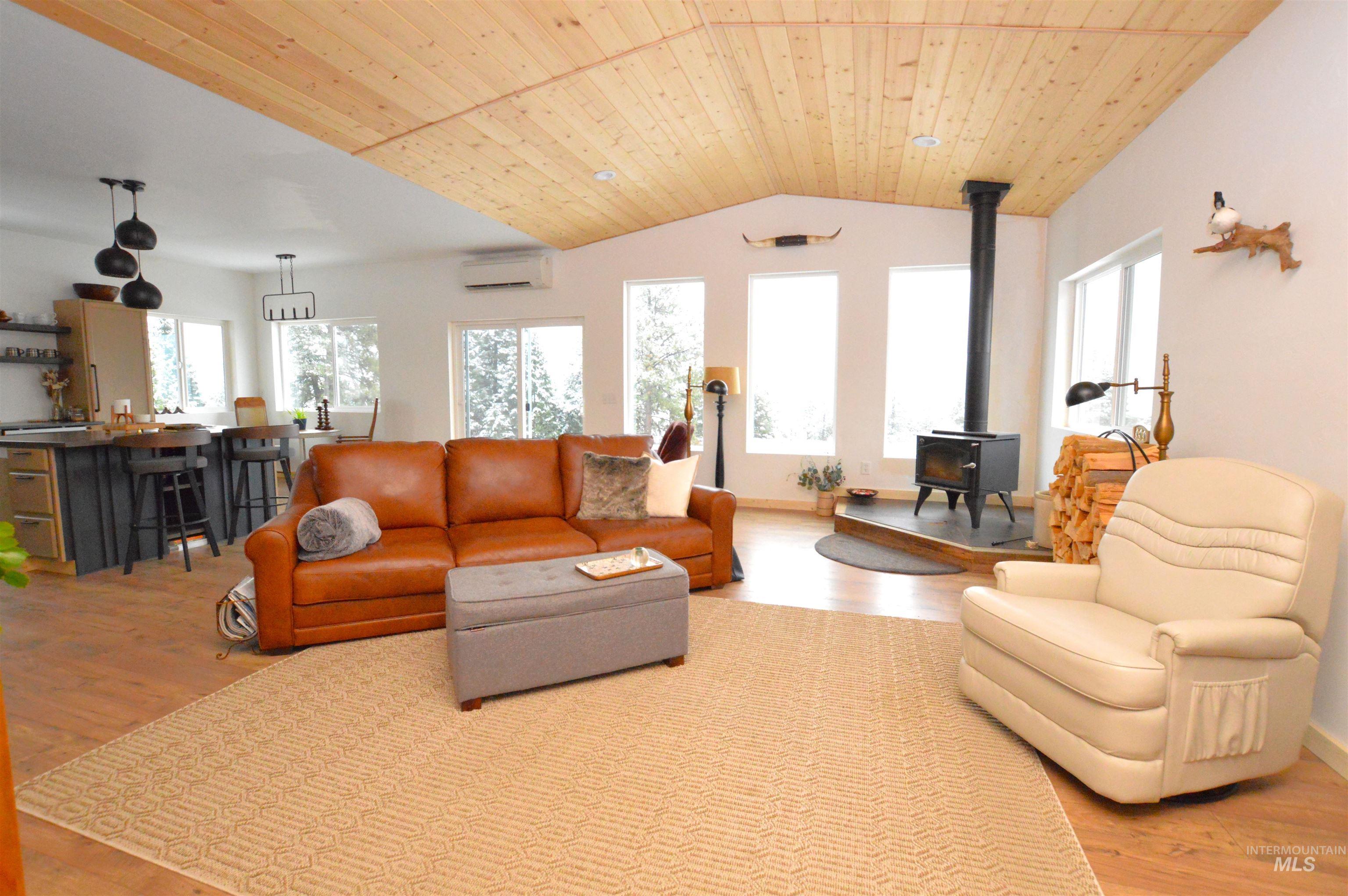 271 Mule Deer, Kamiah, Idaho 83536, 2 Bedrooms, 1 Bathroom, Residential For Sale, Price $579,000,MLS 98964229