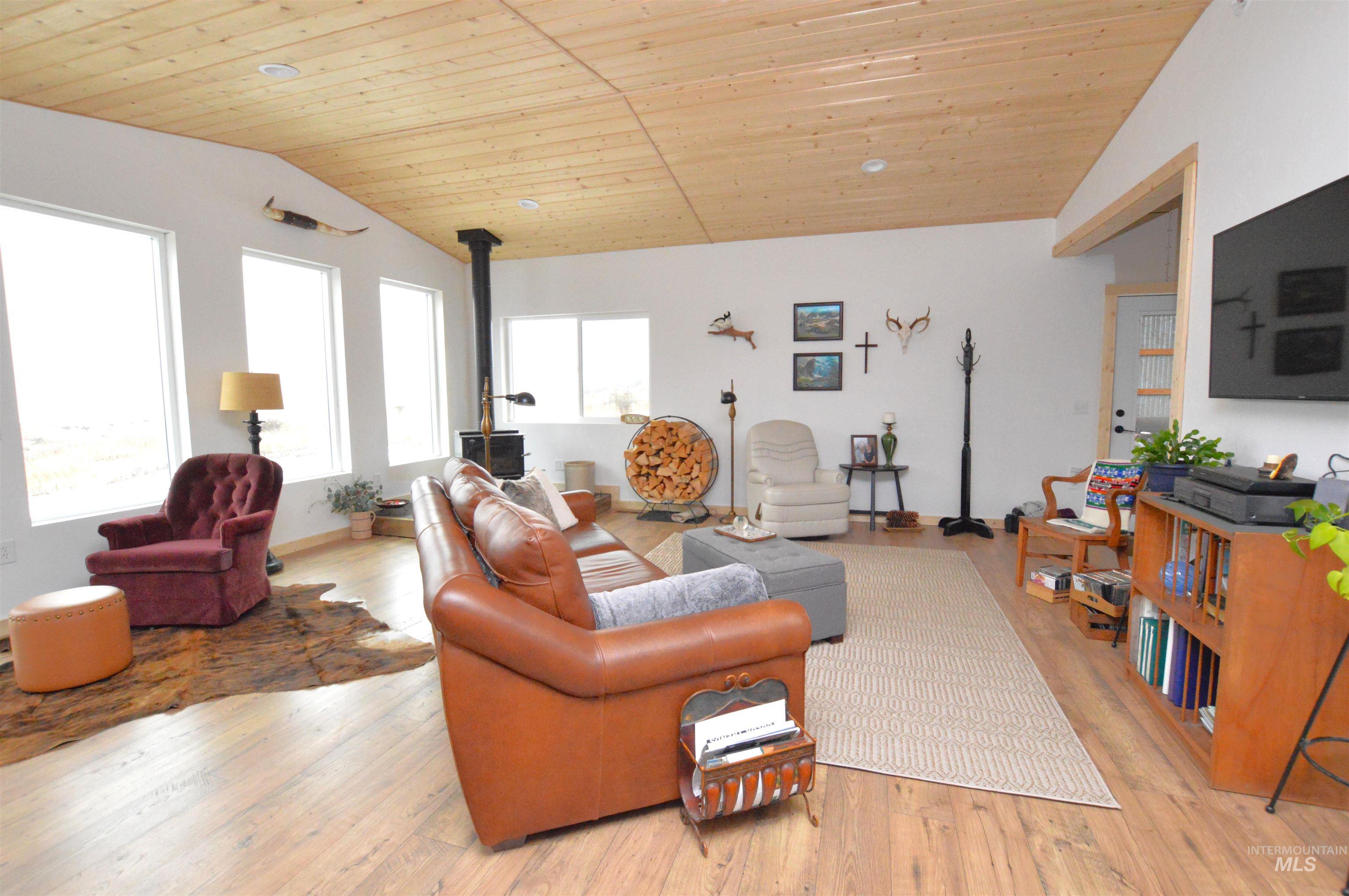 271 Mule Deer, Kamiah, Idaho 83536, 2 Bedrooms, 1 Bathroom, Residential For Sale, Price $579,000,MLS 98964229