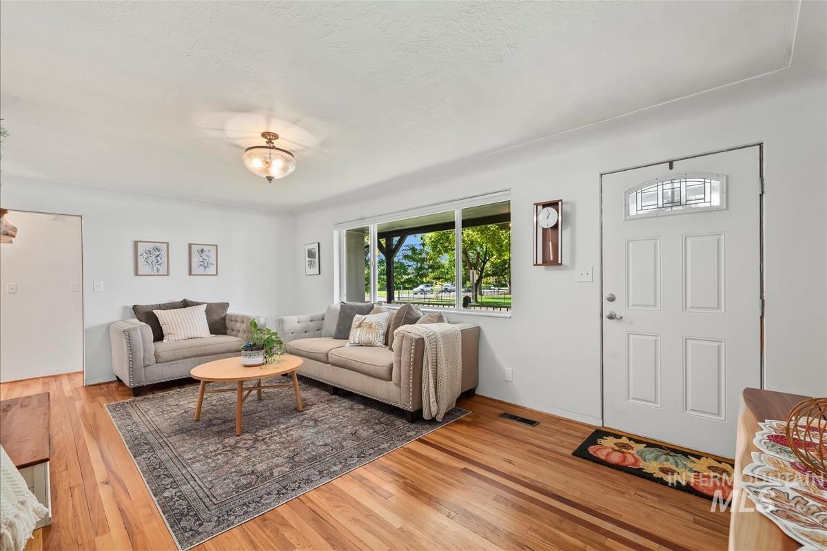 308 N Gem Street, Nampa, Idaho 83651, 4 Bedrooms, 3 Bathrooms, Residential For Sale, Price $499,000,MLS 98964268