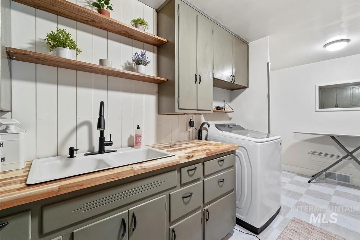 308 N Gem Street, Nampa, Idaho 83651, 4 Bedrooms, 3 Bathrooms, Residential For Sale, Price $499,000,MLS 98964268