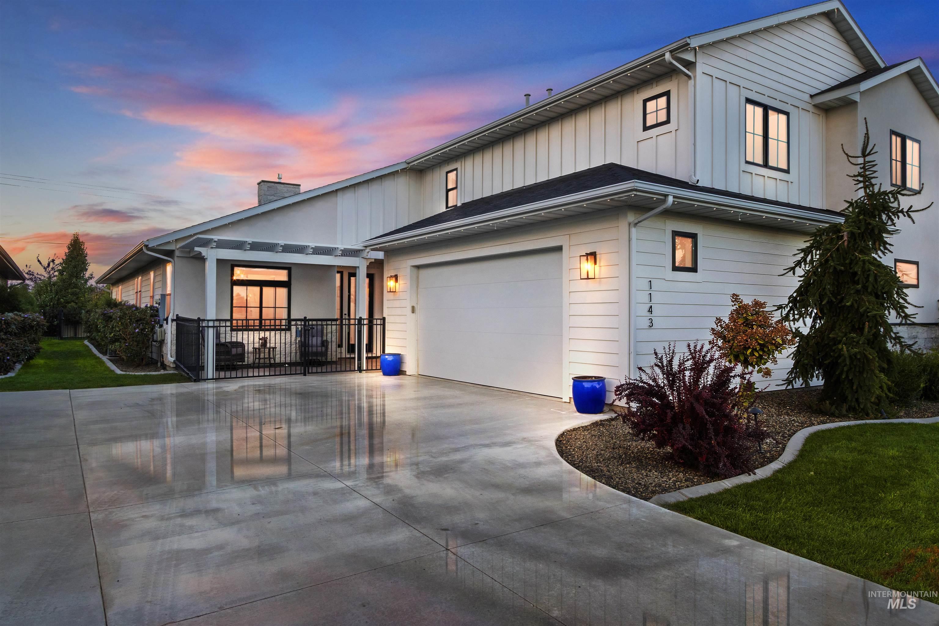 1143 Langford Way, Twin Falls, Idaho 83301, 3 Bedrooms, 3.5 Bathrooms, Residential For Sale, Price $599,500,MLS 98964297