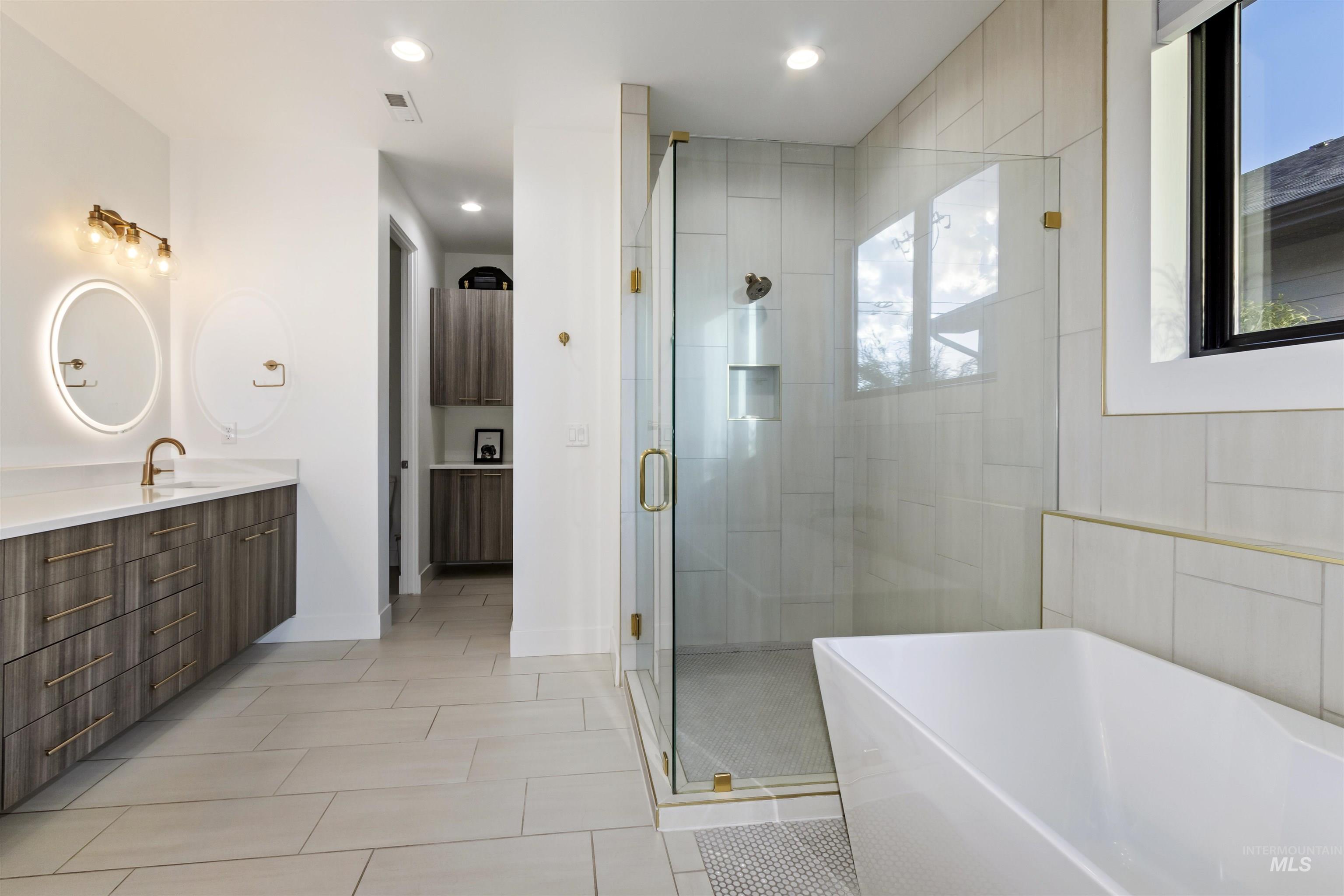 1143 Langford Way, Twin Falls, Idaho 83301, 3 Bedrooms, 3.5 Bathrooms, Residential For Sale, Price $599,500,MLS 98964297