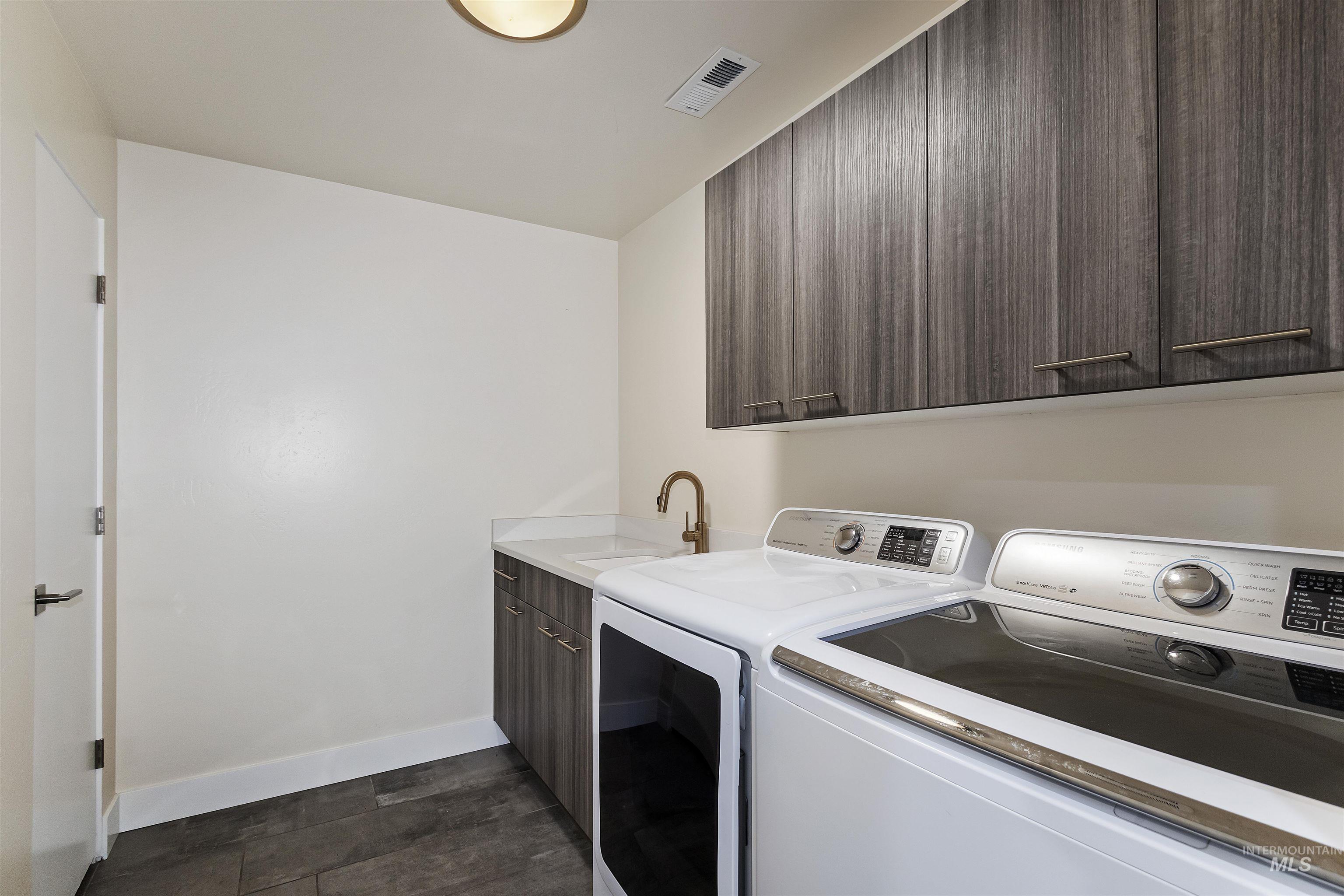 1143 Langford Way, Twin Falls, Idaho 83301, 3 Bedrooms, 3.5 Bathrooms, Residential For Sale, Price $599,500,MLS 98964297