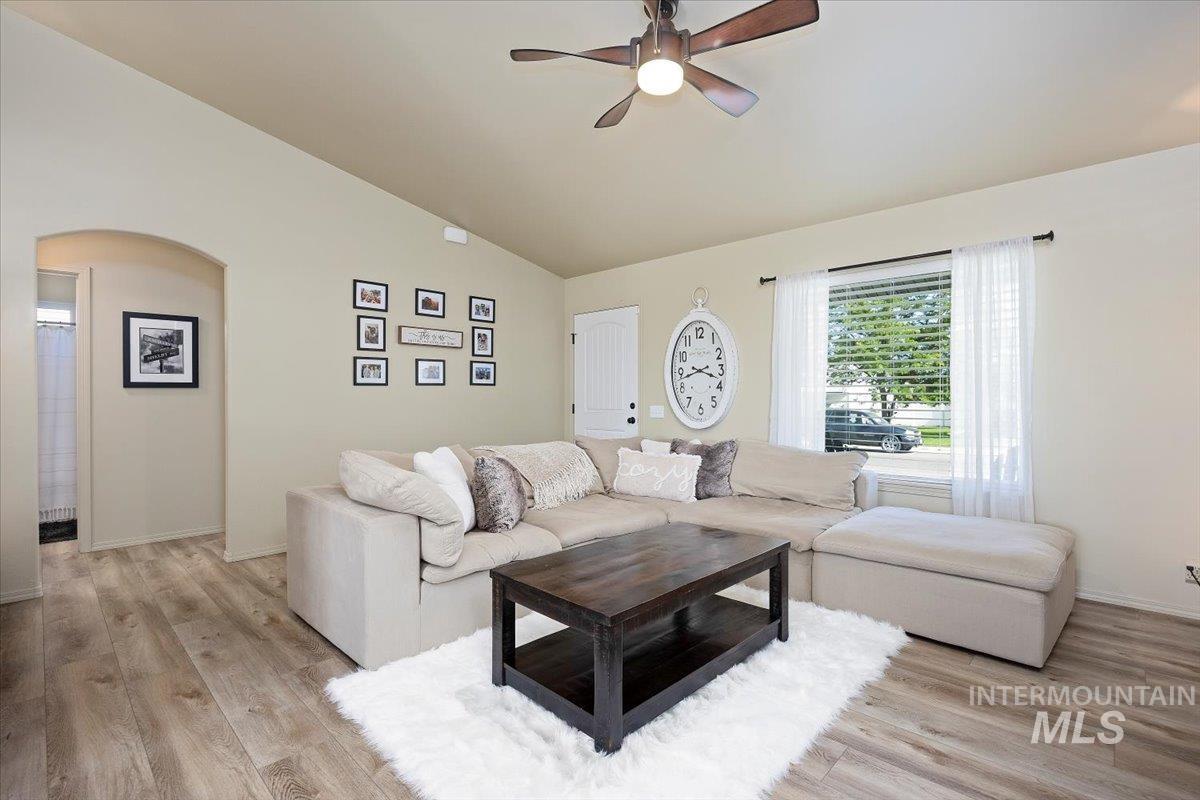 409 W Ave K, Jerome, Idaho 83338, 3 Bedrooms, 2 Bathrooms, Residential For Sale, Price $339,900,MLS 98964308