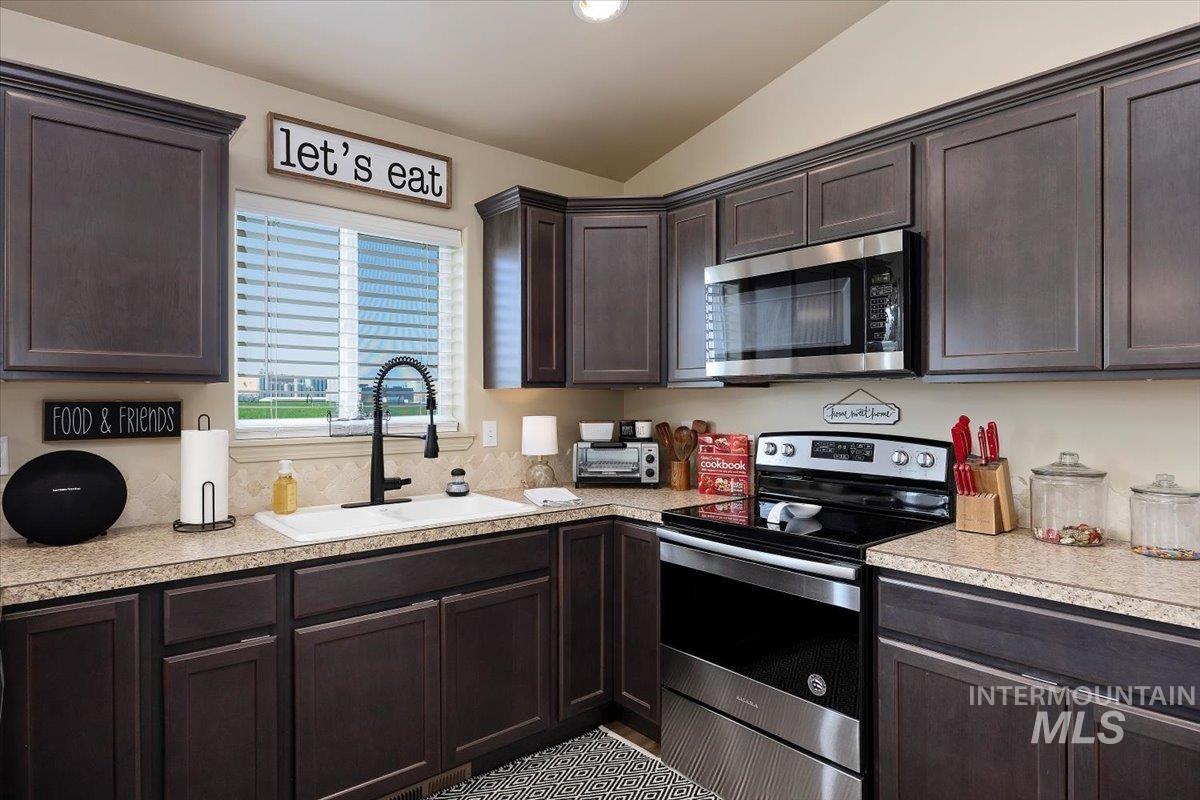 409 W Ave K, Jerome, Idaho 83338, 3 Bedrooms, 2 Bathrooms, Residential For Sale, Price $339,900,MLS 98964308