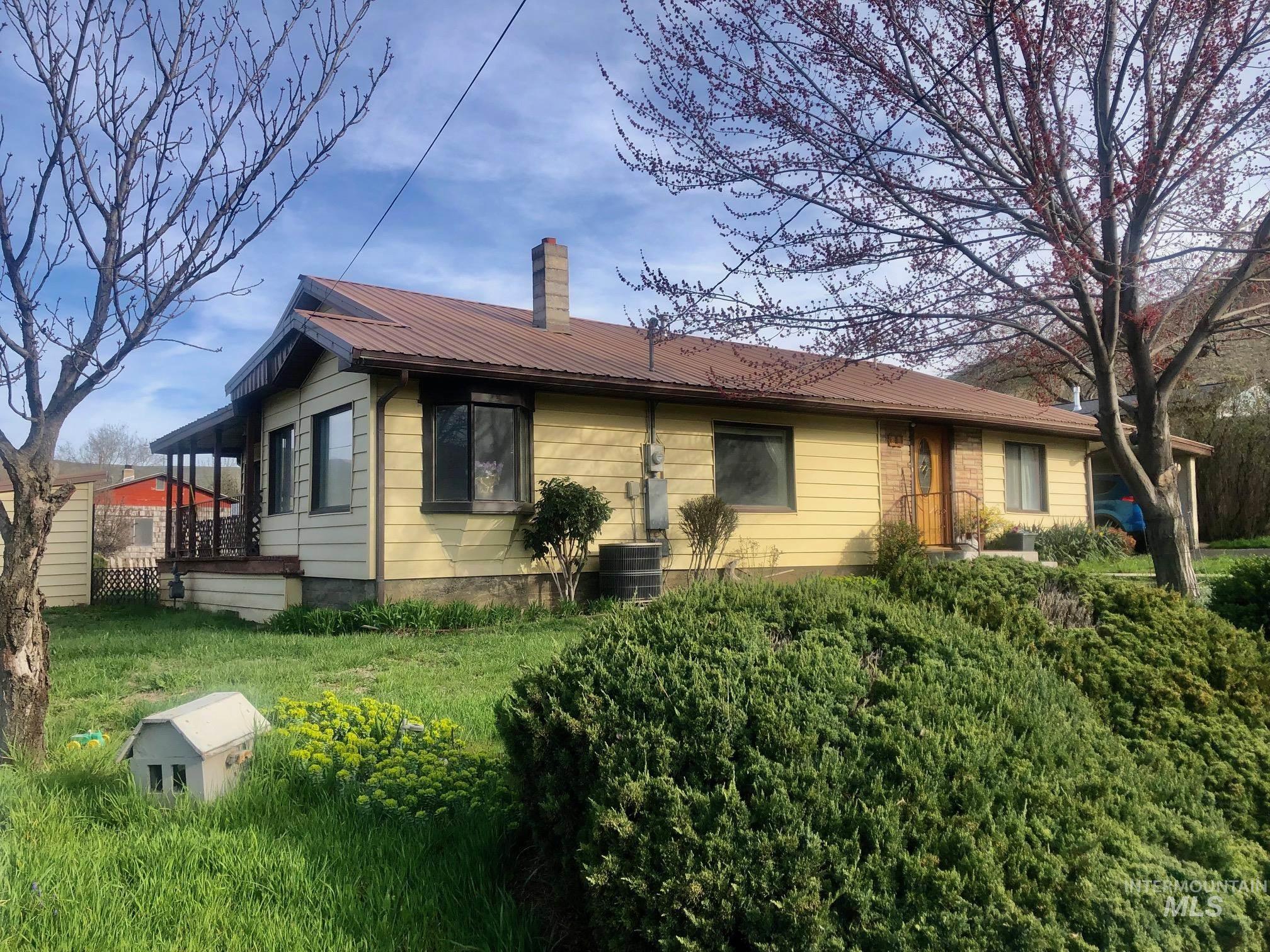 323 Hays, Asotin, Washington 99402, 3 Bedrooms, 2 Bathrooms, Residential For Sale, Price $299,000, 98964313
