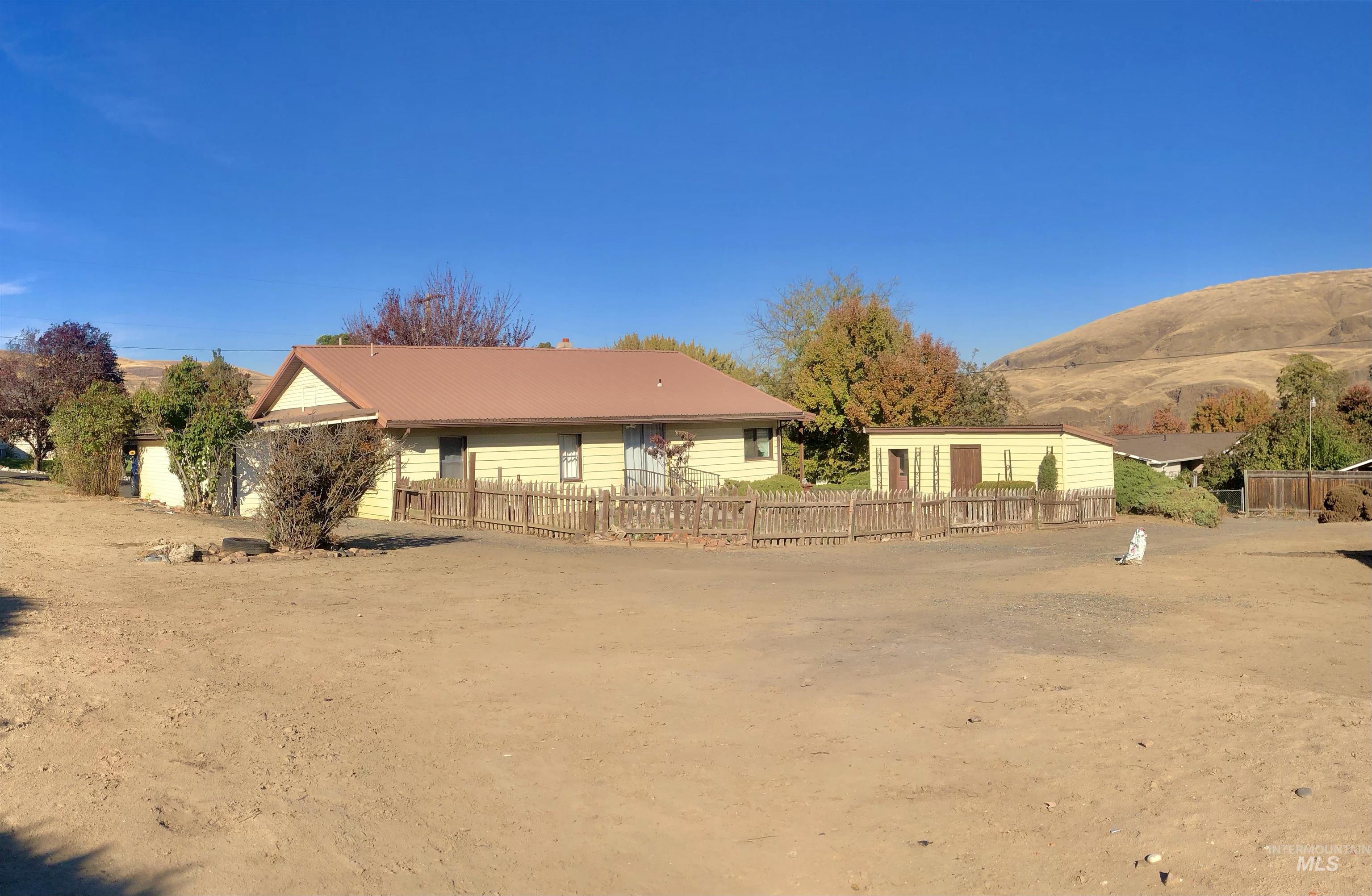 323 Hays, Asotin, Washington 99402, 3 Bedrooms, 2 Bathrooms, Residential For Sale, Price $355,000, 98964313