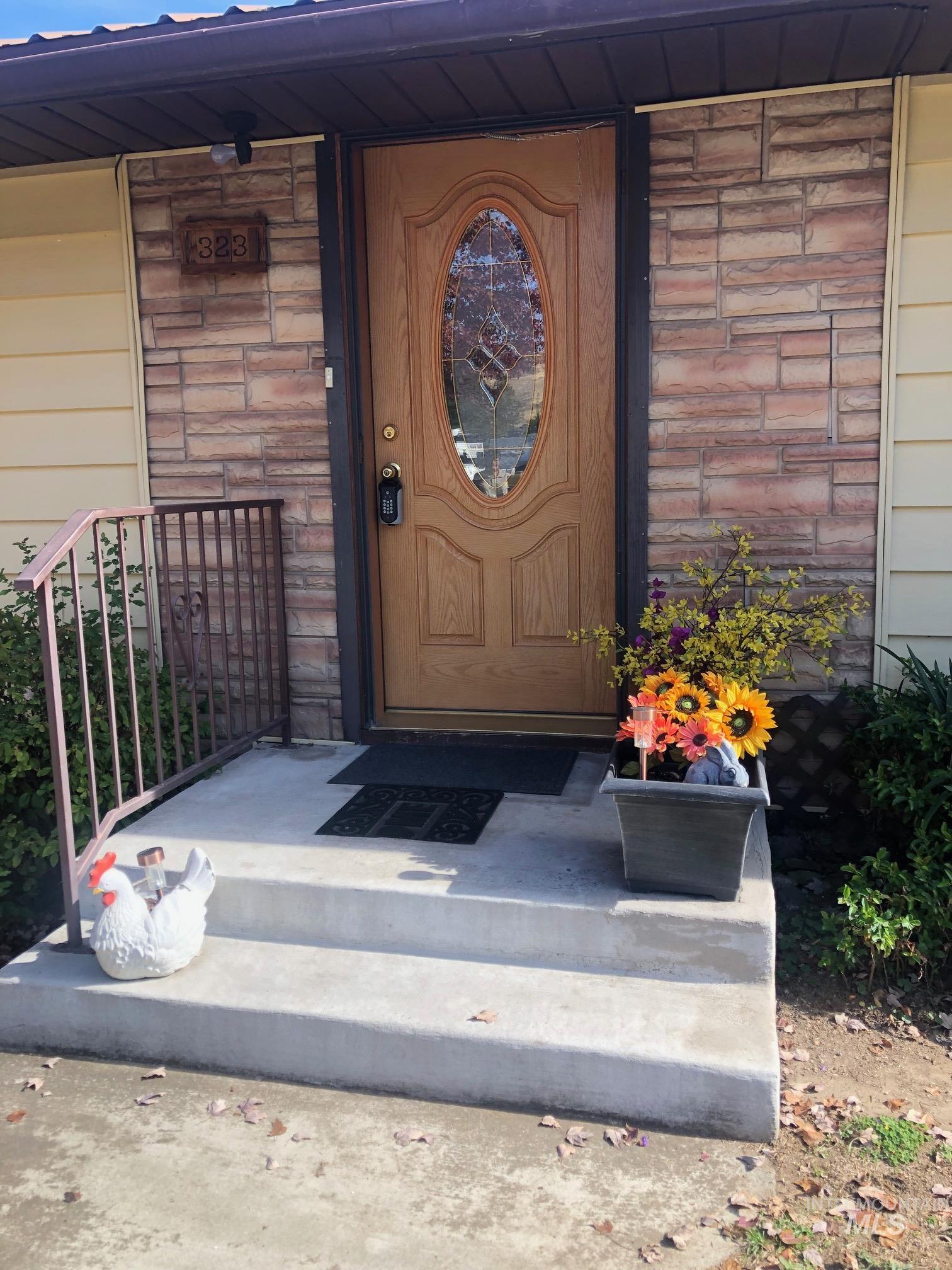 323 Hays, Asotin, Washington 99402, 3 Bedrooms, 2 Bathrooms, Residential For Sale, Price $299,000, 98964313