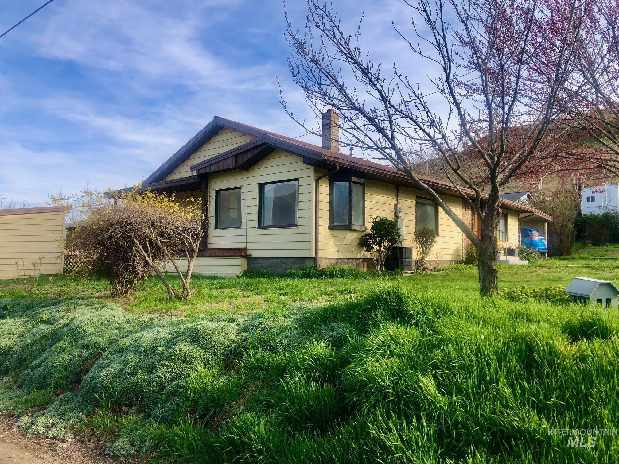 323 Hays, Asotin, Washington 99402, 3 Bedrooms, 2 Bathrooms, Residential For Sale, Price $345,000,MLS 98964313