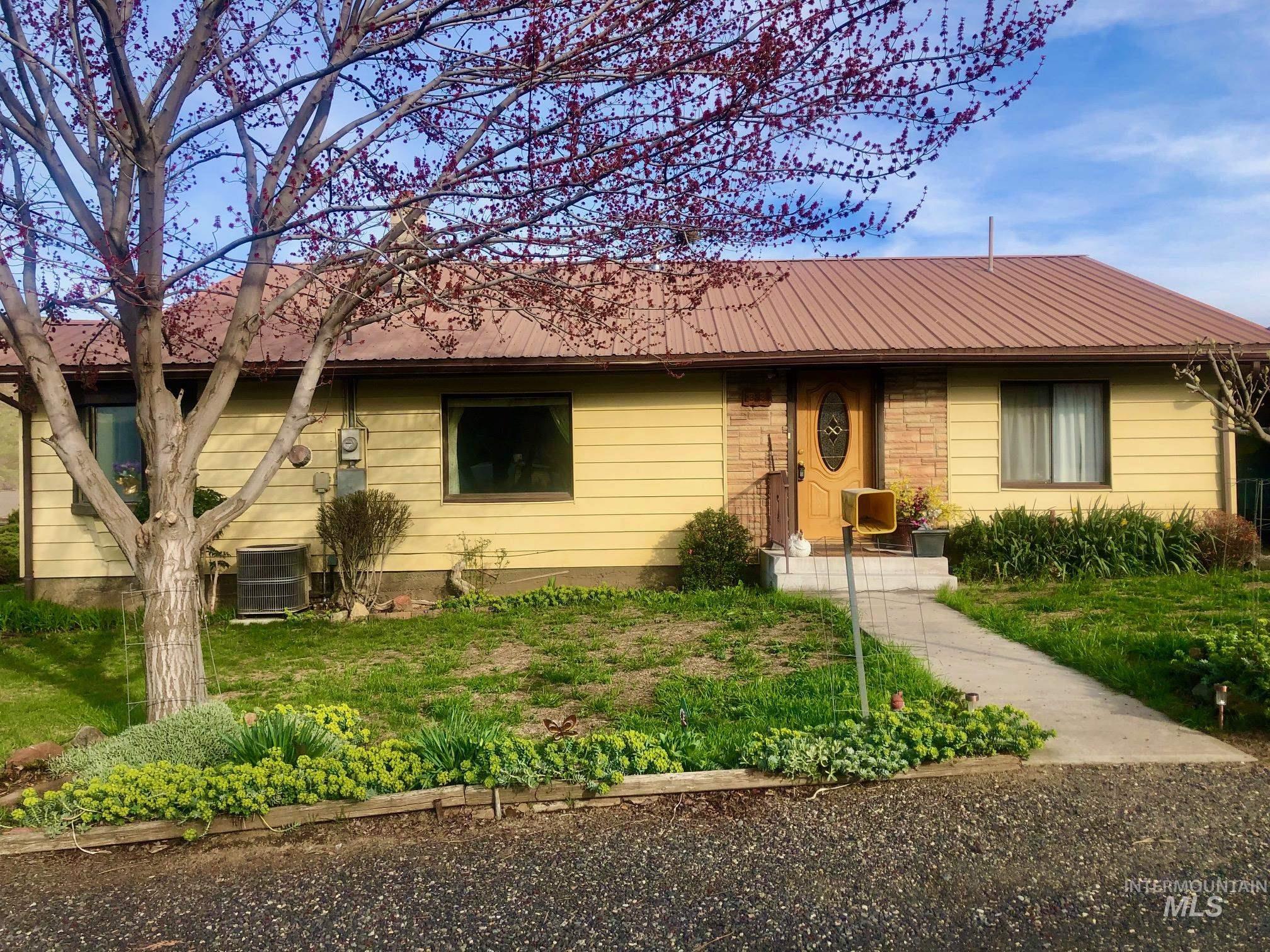323 Hays, Asotin, Washington 99402, 3 Bedrooms, 2 Bathrooms, Residential For Sale, Price $345,000,MLS 98964313