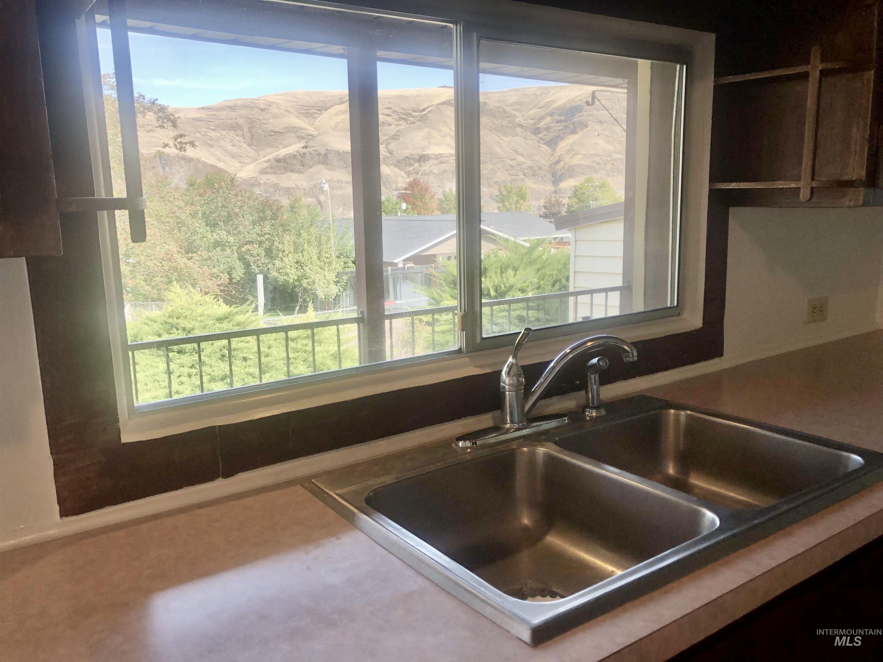 323 Hays, Asotin, Washington 99402, 3 Bedrooms, 2 Bathrooms, Residential For Sale, Price $355,000, 98964313