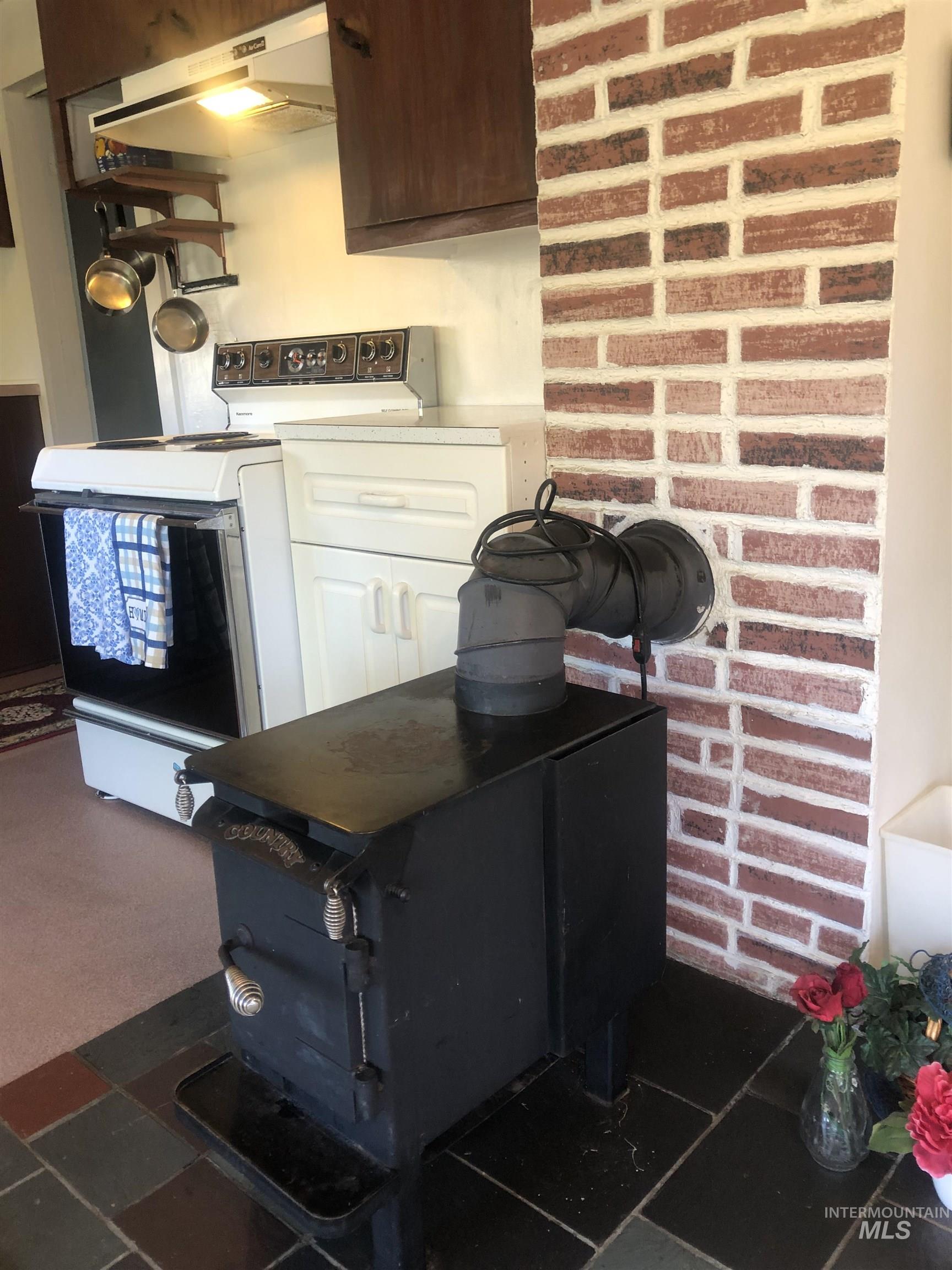 323 Hays, Asotin, Washington 99402, 3 Bedrooms, 2 Bathrooms, Residential For Sale, Price $355,000,MLS 98964313