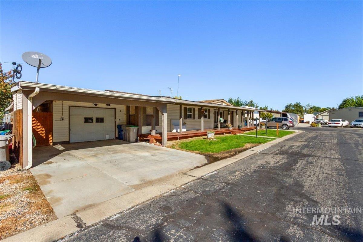 10070 W Mesquite, Boise, Idaho 83704, 3 Bedrooms, 2 Bathrooms, Residential For Sale, Price $325,000, 98964344