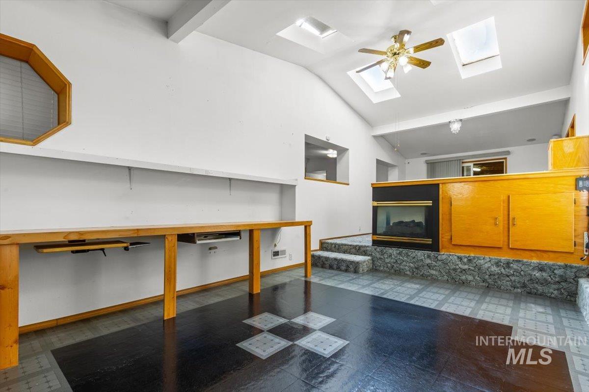 10070 W Mesquite, Boise, Idaho 83704, 3 Bedrooms, 2 Bathrooms, Residential For Sale, Price $325,000, 98964344