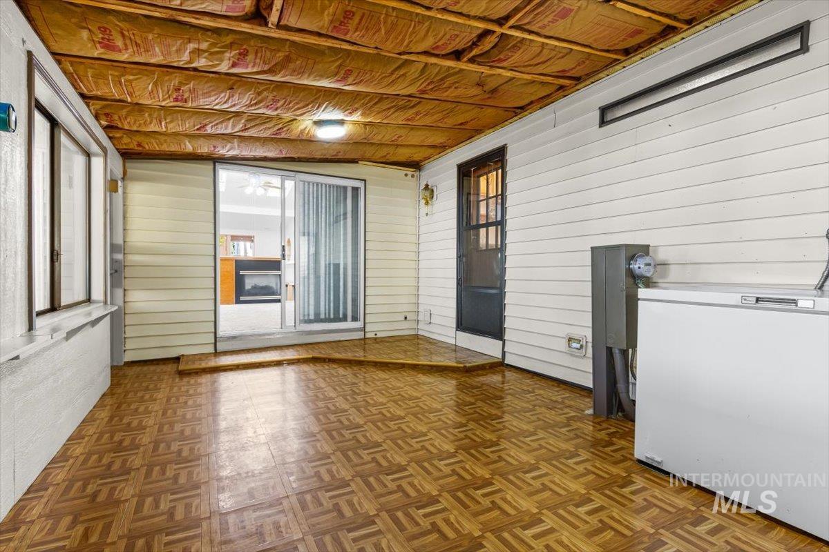 10070 W Mesquite, Boise, Idaho 83704, 3 Bedrooms, 2 Bathrooms, Residential For Sale, Price $325,000, 98964344