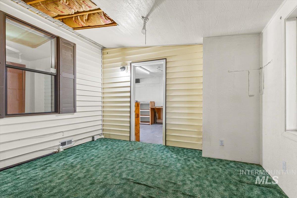 10070 W Mesquite, Boise, Idaho 83704, 3 Bedrooms, 2 Bathrooms, Residential For Sale, Price $325,000, 98964344