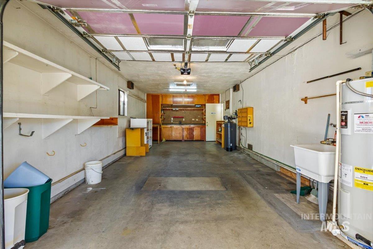 10070 W Mesquite, Boise, Idaho 83704, 3 Bedrooms, 2 Bathrooms, Residential For Sale, Price $325,000, 98964344