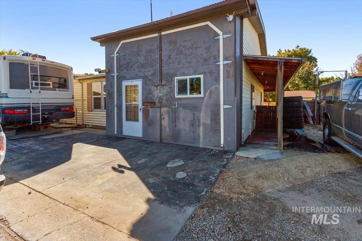 10070 W Mesquite, Boise, Idaho 83704, 3 Bedrooms, 2 Bathrooms, Residential For Sale, Price $325,000, 98964344