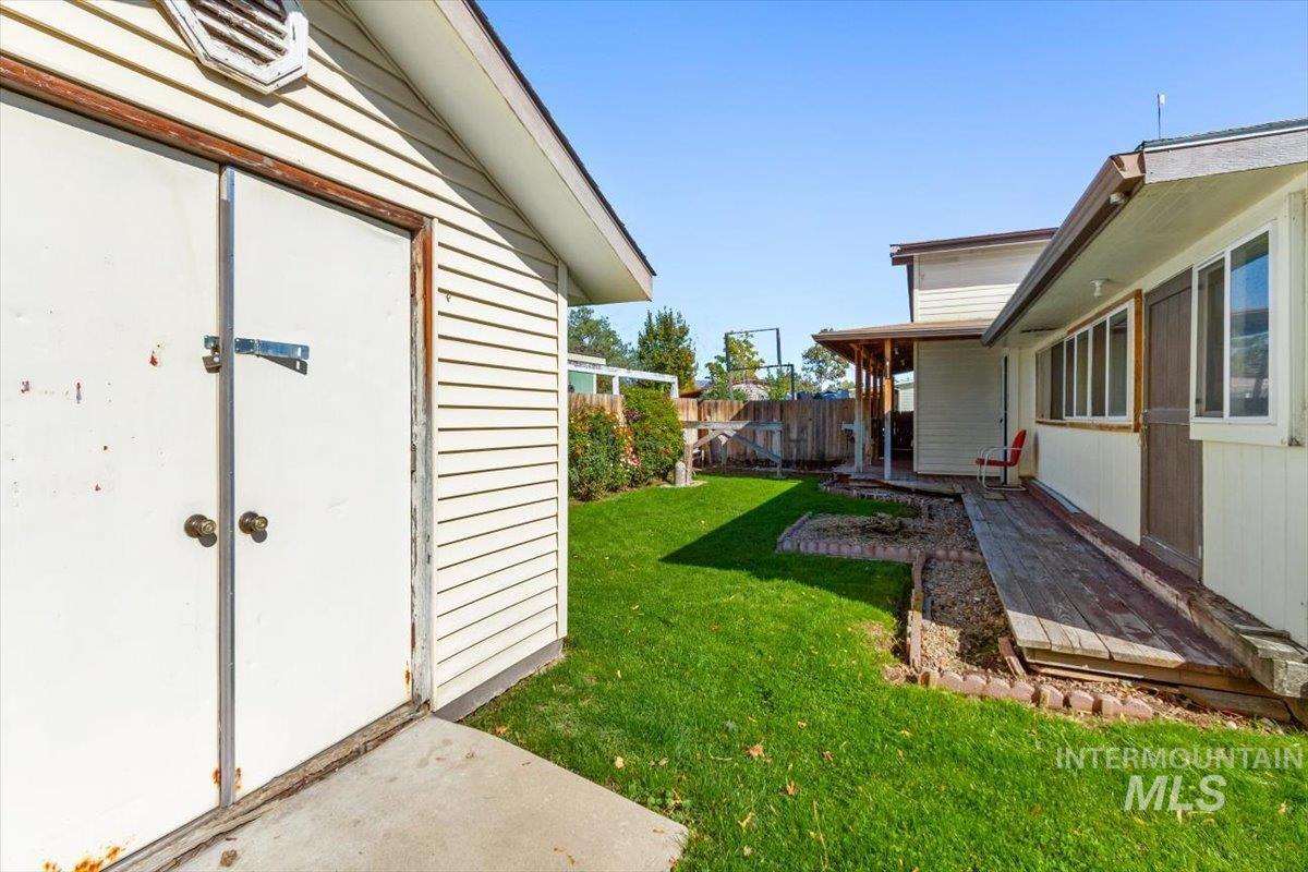 10070 W Mesquite, Boise, Idaho 83704, 3 Bedrooms, 2 Bathrooms, Residential For Sale, Price $325,000, 98964344