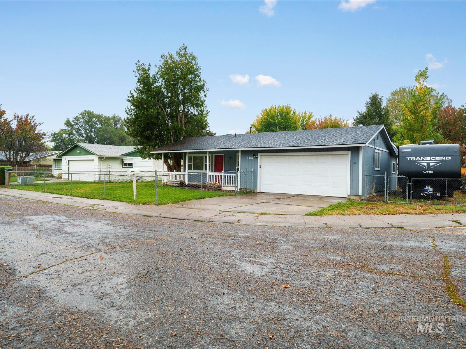 420 Oak Court, Mountain Home, Idaho 83647, 3 Bedrooms, 2 Bathrooms, Residential For Sale, Price $299,990,MLS 98964365